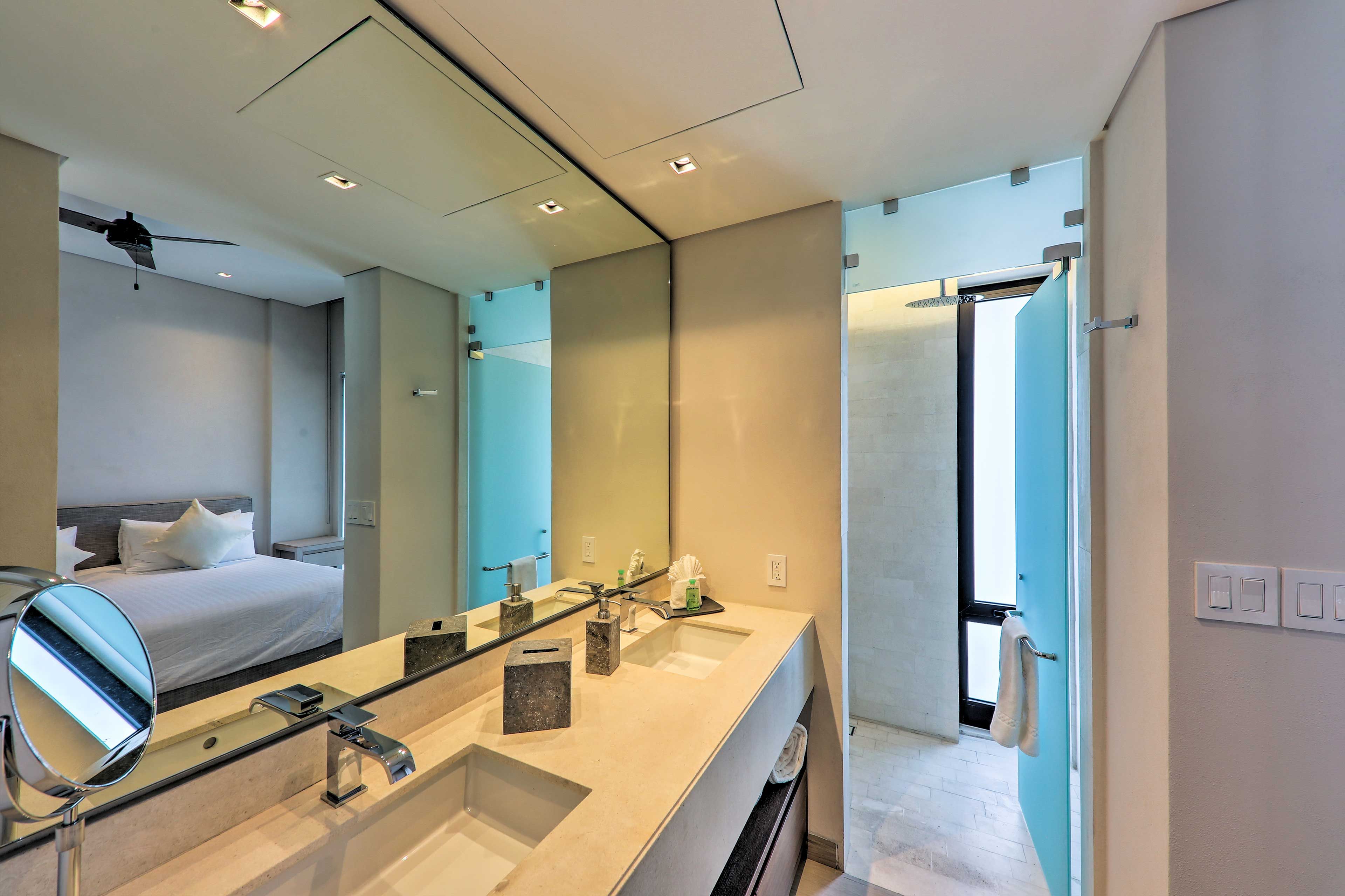 En-Suite Bathroom | Linens & Towels Provided