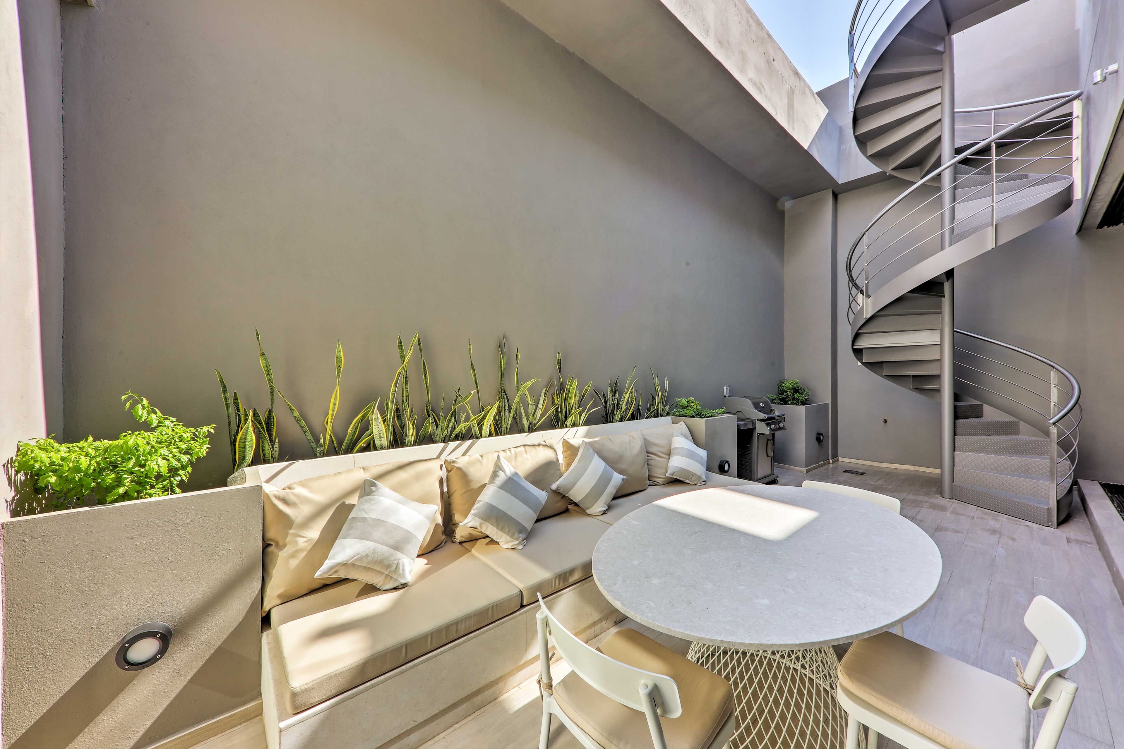 Furnished Terrace | Gas Grill