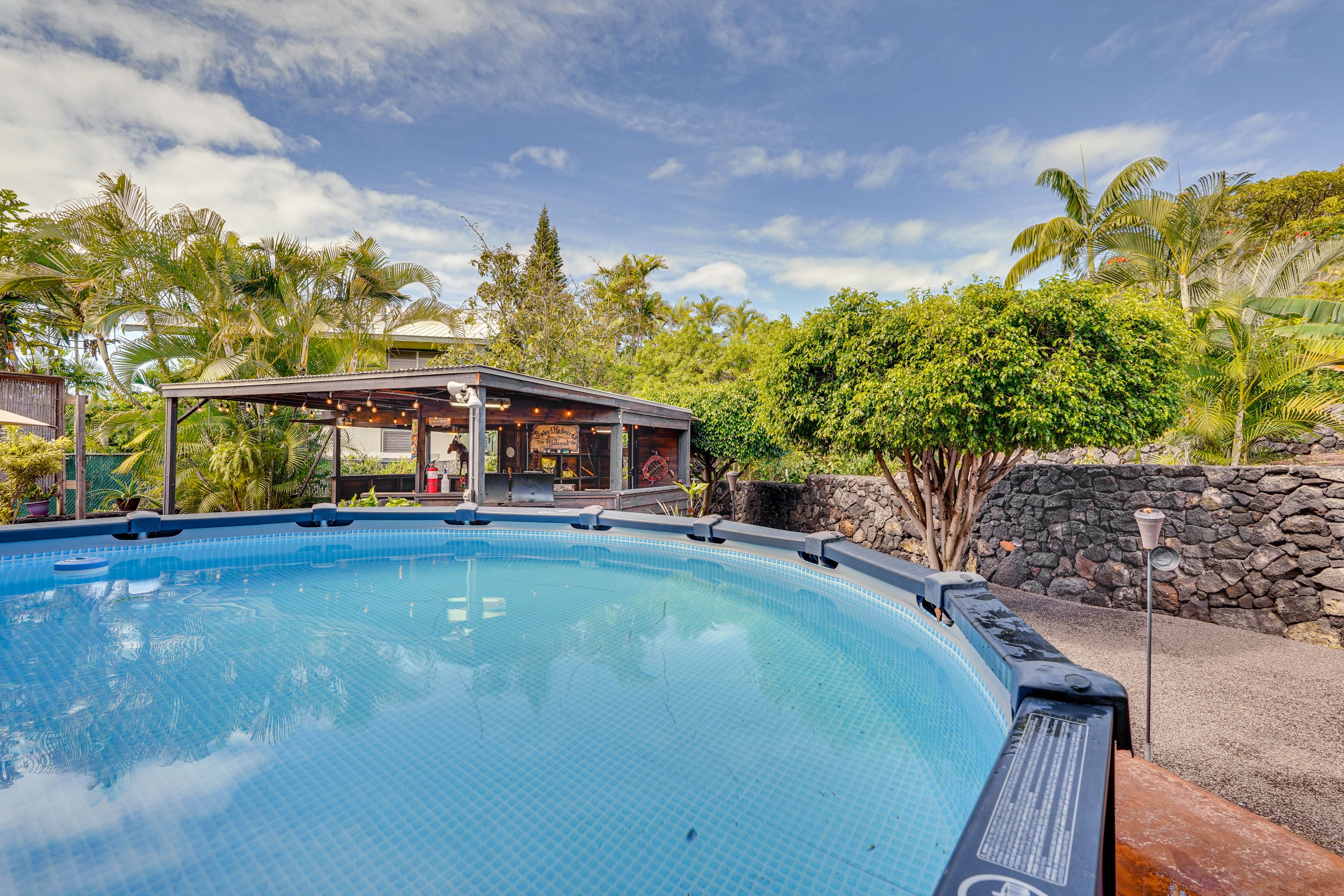 Shared Outdoor Space | Lounge Seating | 2 Beach Cruisers Provided