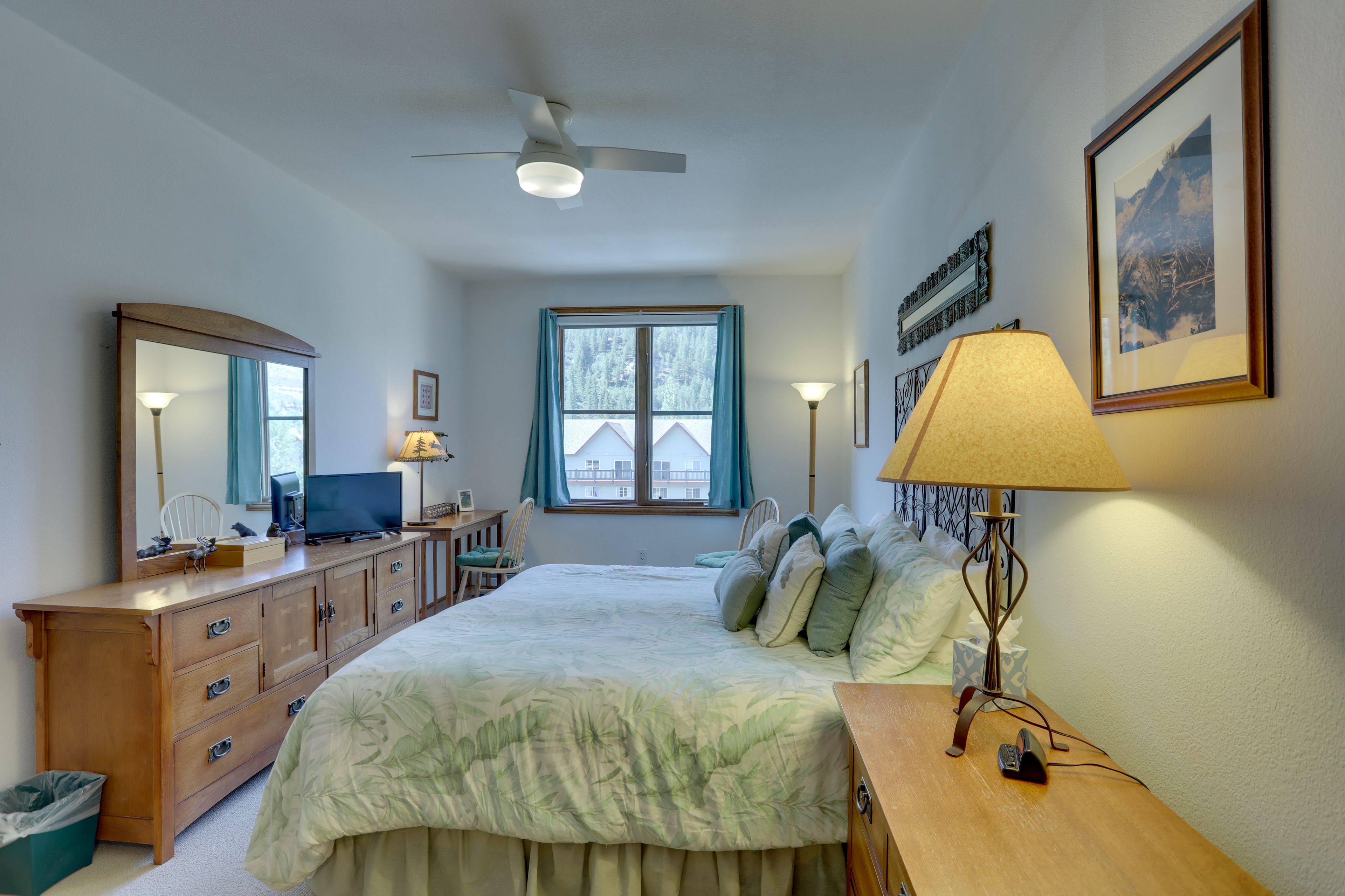 Bedroom 1 | King Bed