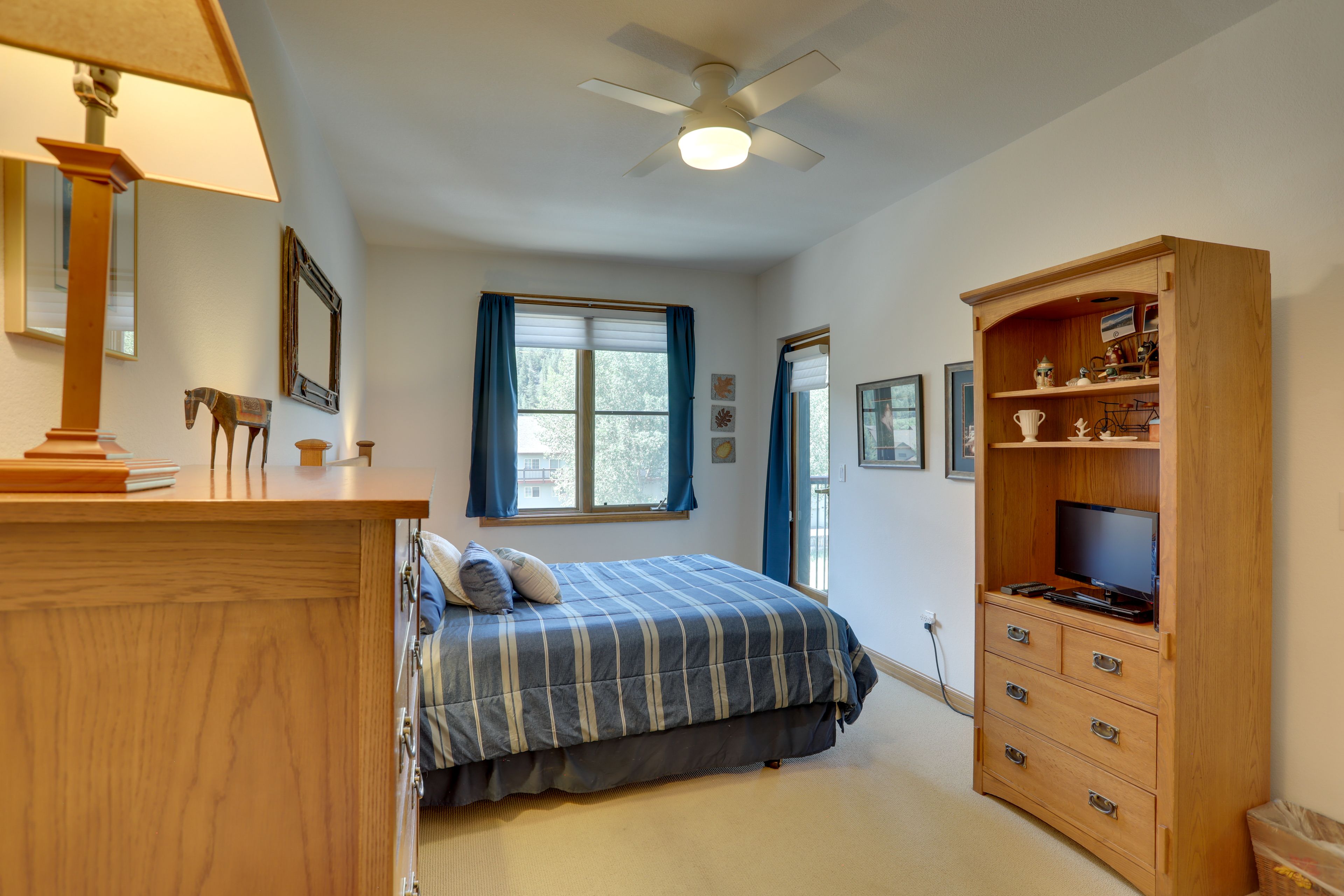 Bedroom 2 | Queen Bed