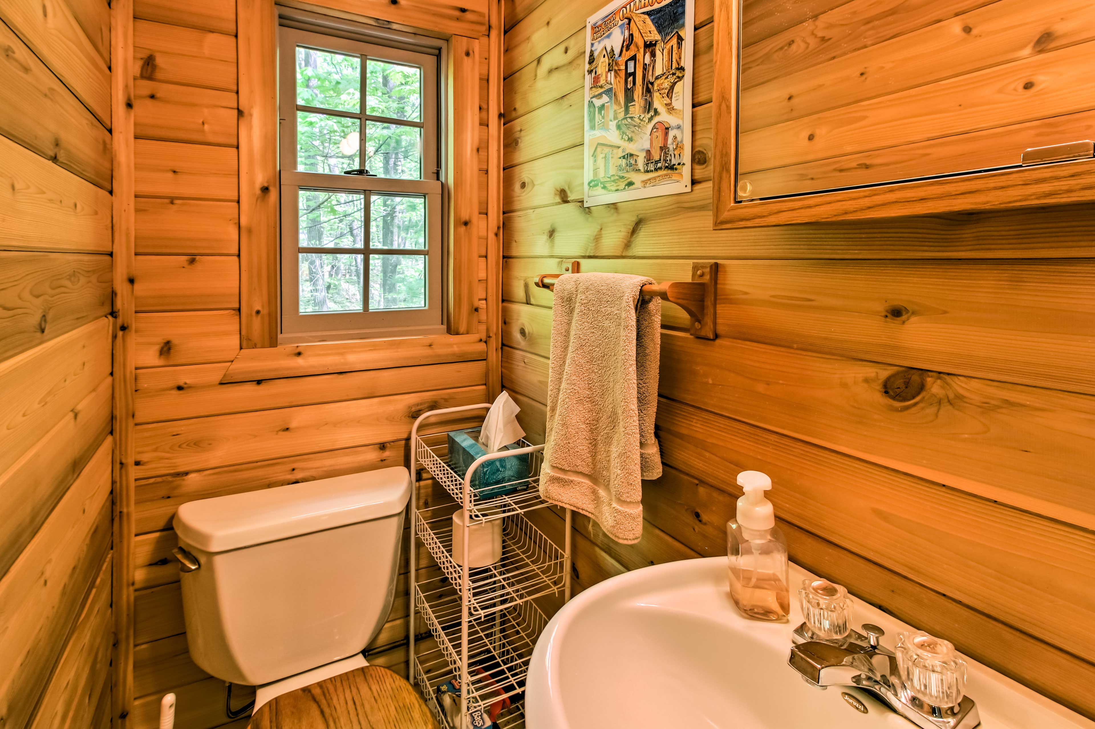 Half Bathroom | Towels Not Provided