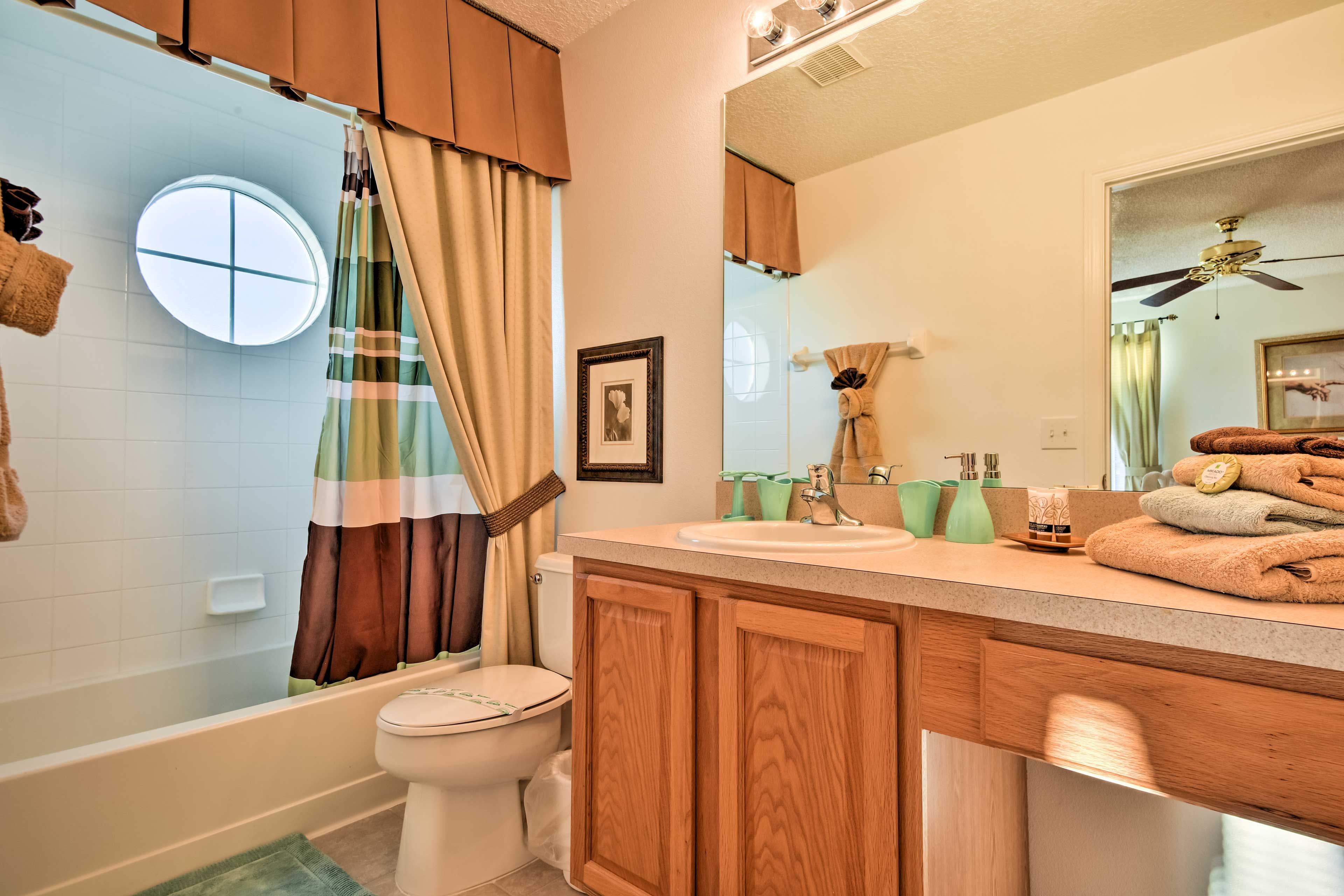 Full Bathroom | Toiletries Provided