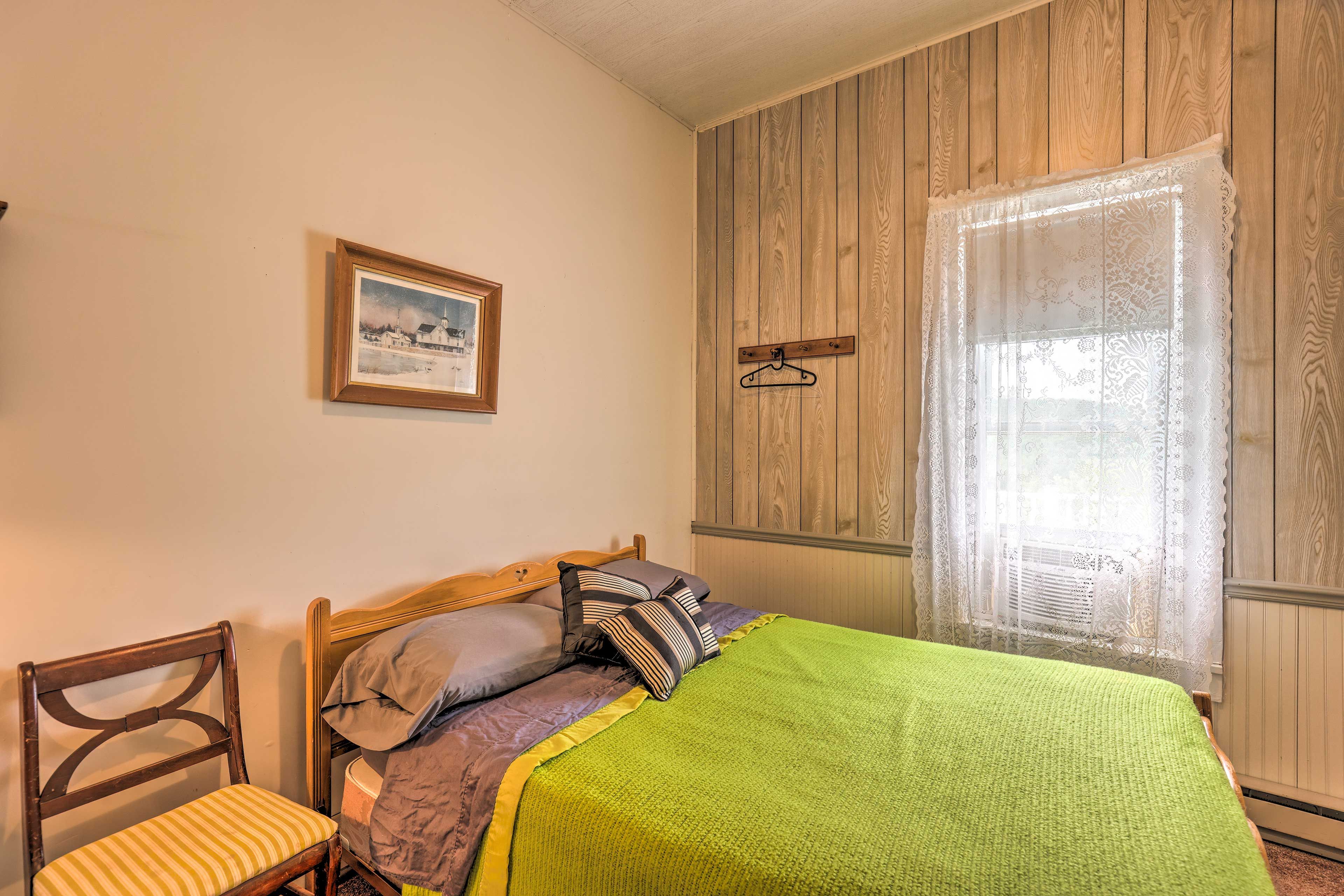 Bedroom 1 | Full Bed