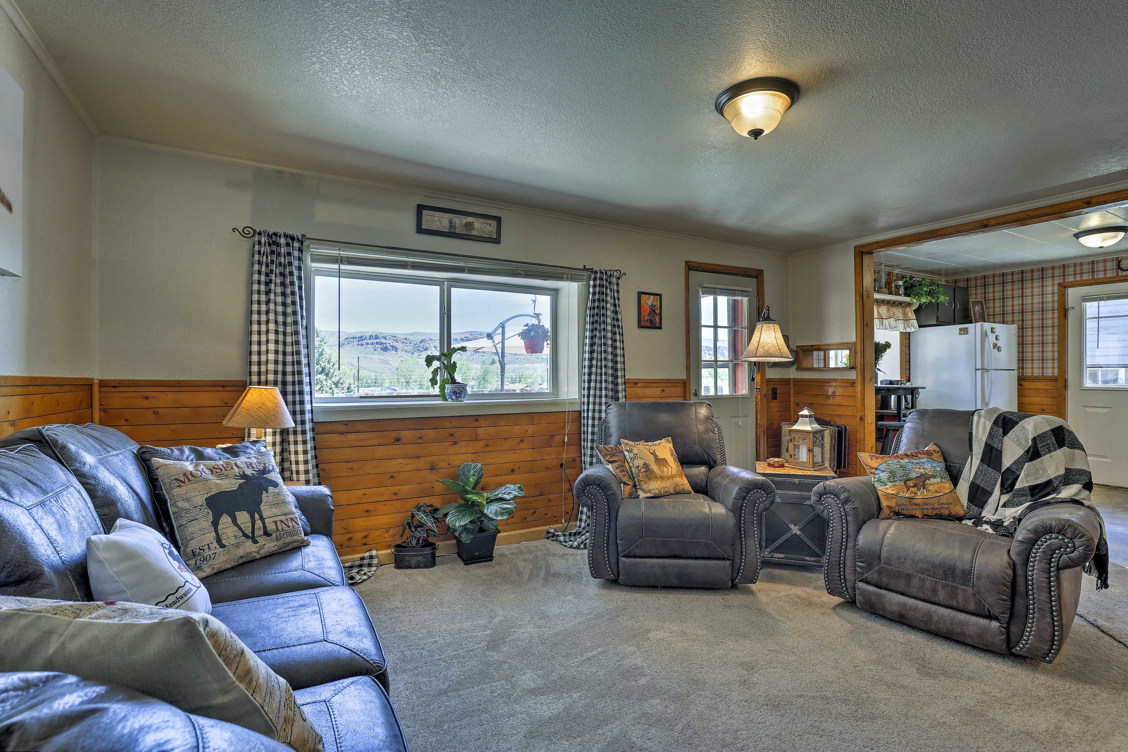 Living Room | Free WiFi | Cable TV | Central Heat | Queen Sleeper Sofa