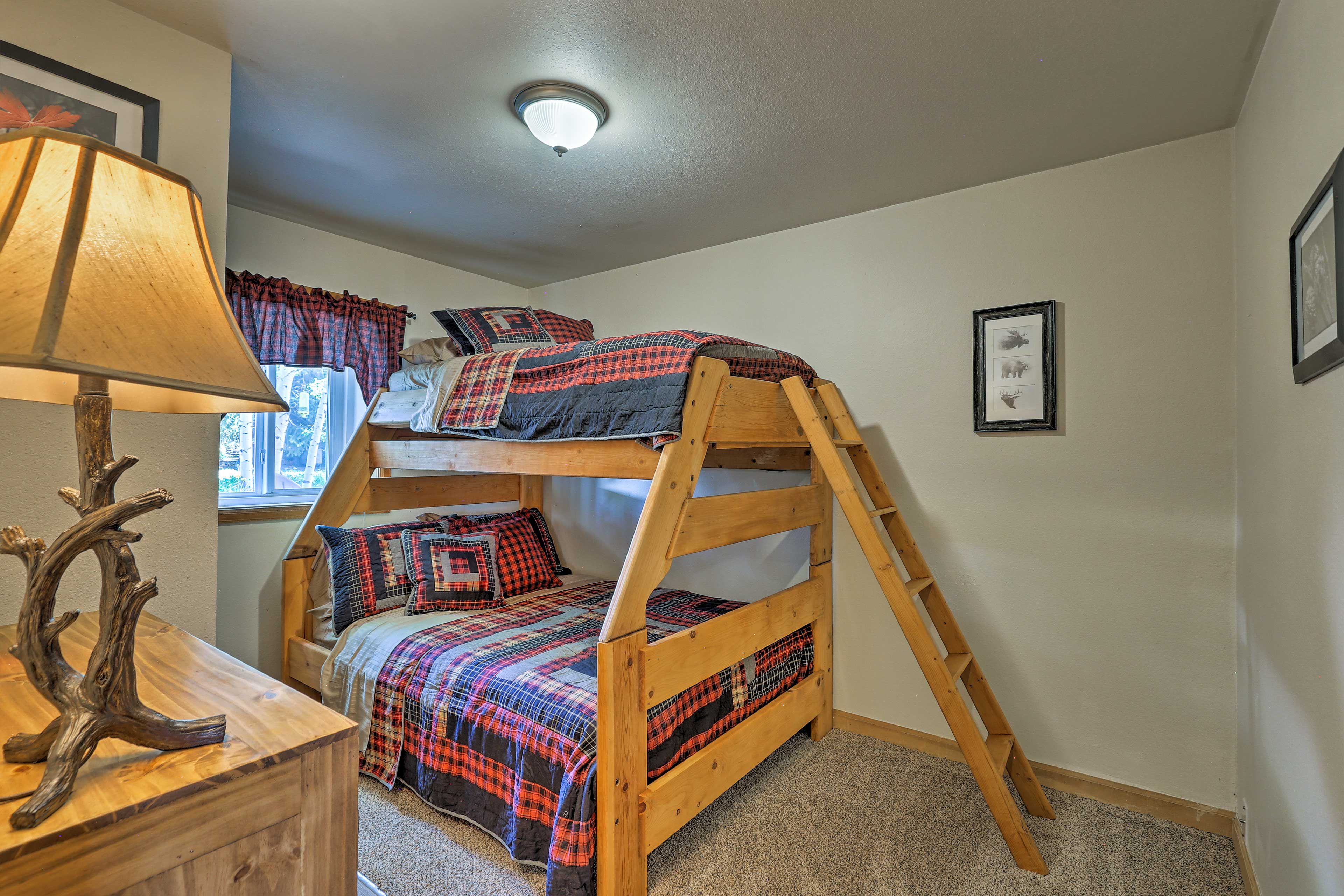 Bedroom 2 | Twin/Full Bed