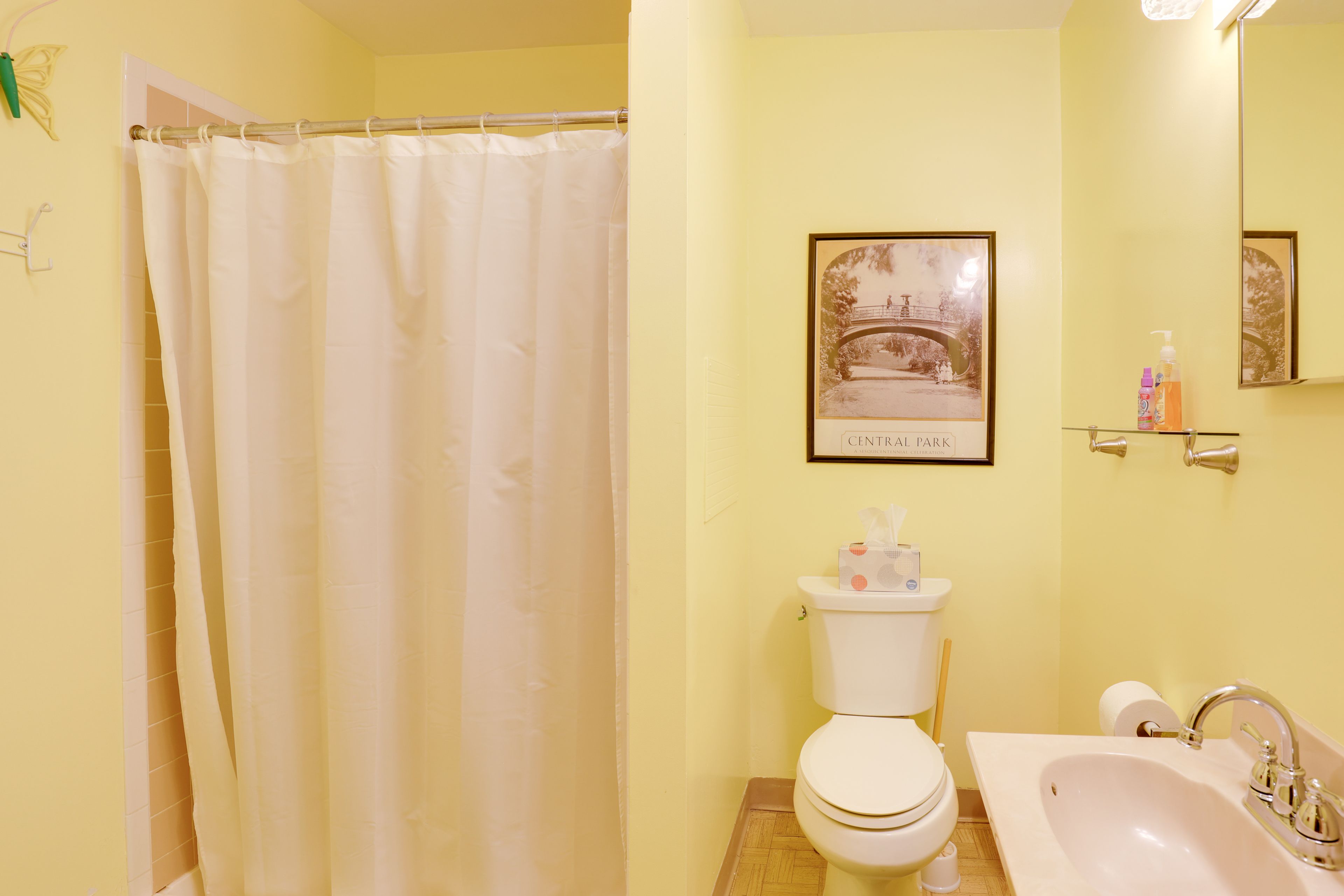Full Bathroom | Towels Provided | Complimentary Toiletries