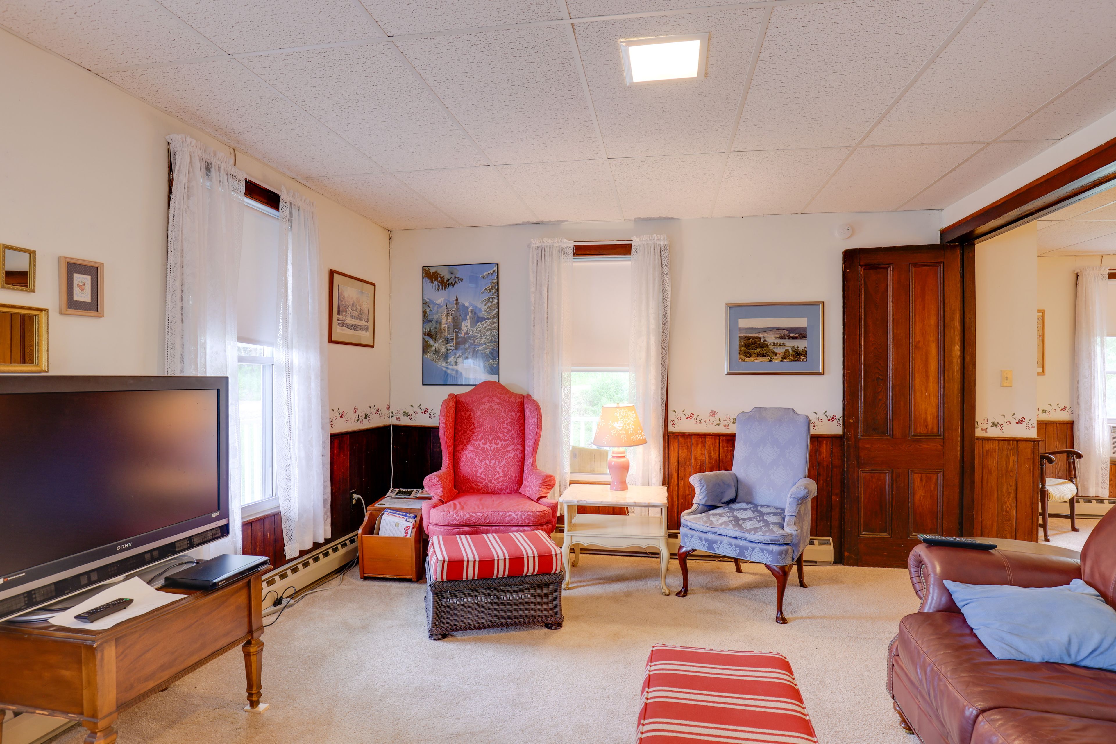 Living Room | Central A/C | Free WiFi