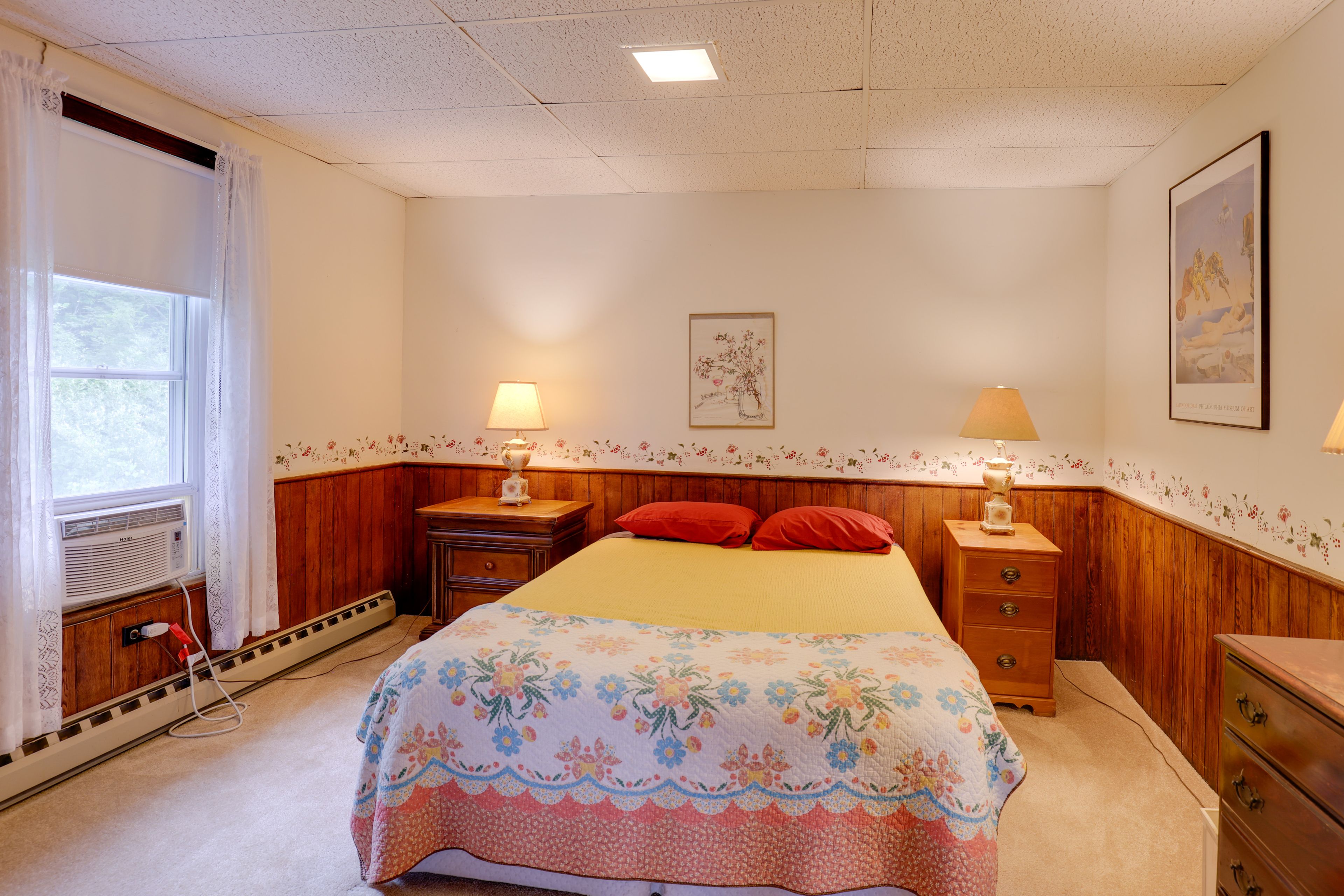 Bedroom | Queen Bed