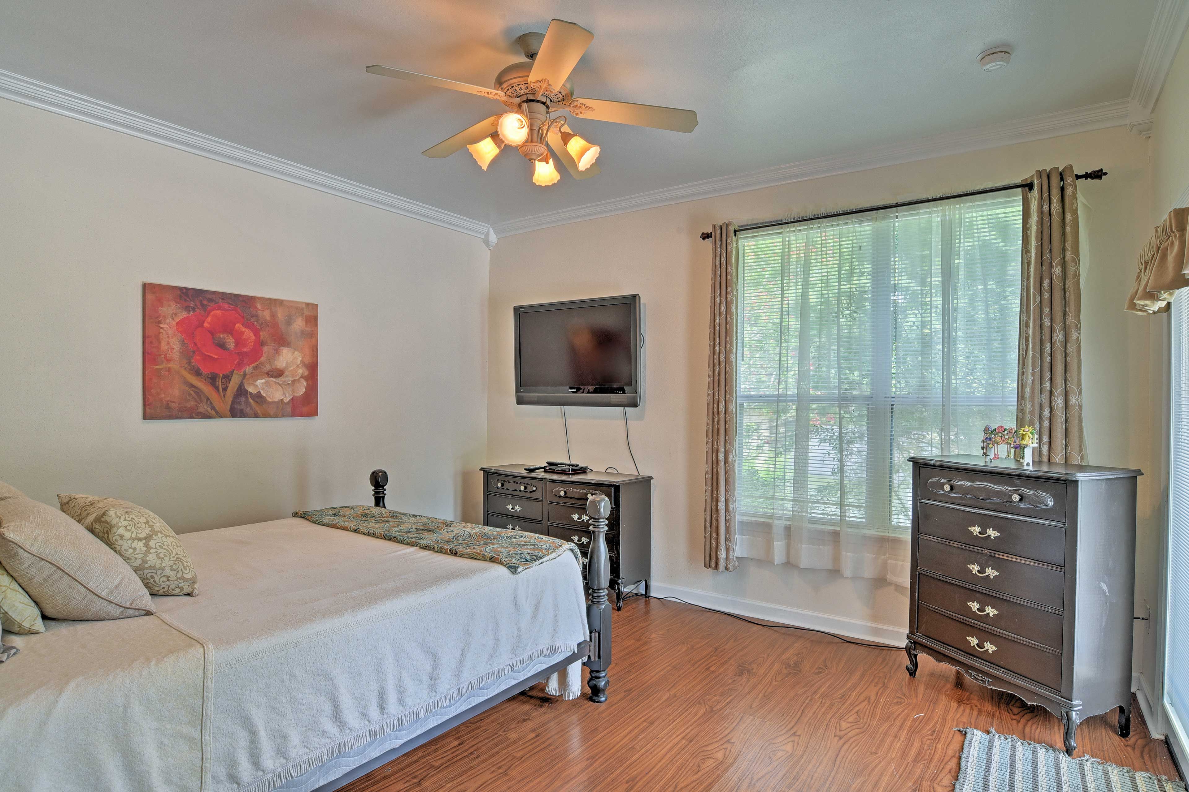 Bedroom 2 | King Bed | 1st Floor