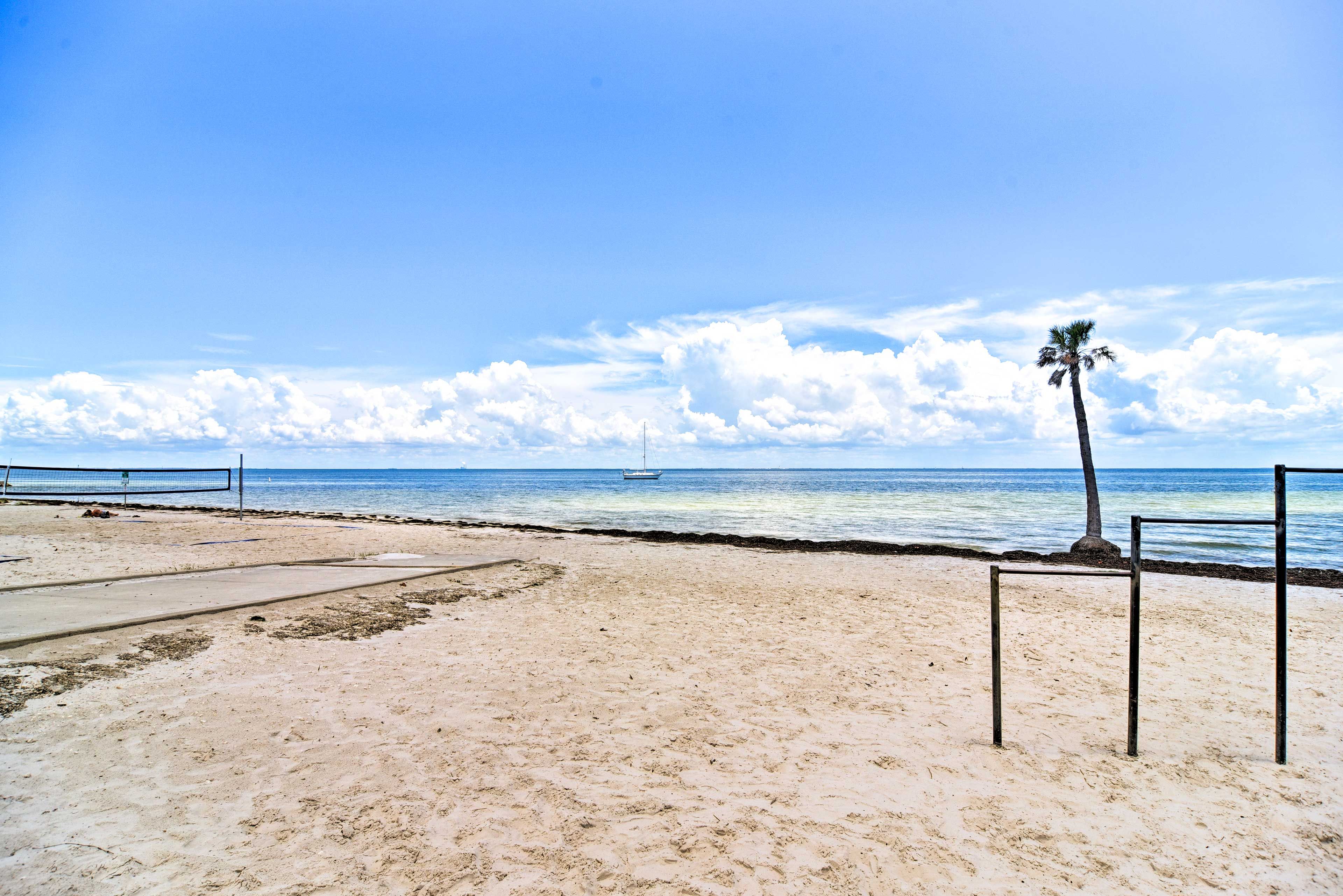 You'll be 1 mile from downtown and 20-30 minutes from famous white-sand beaches.