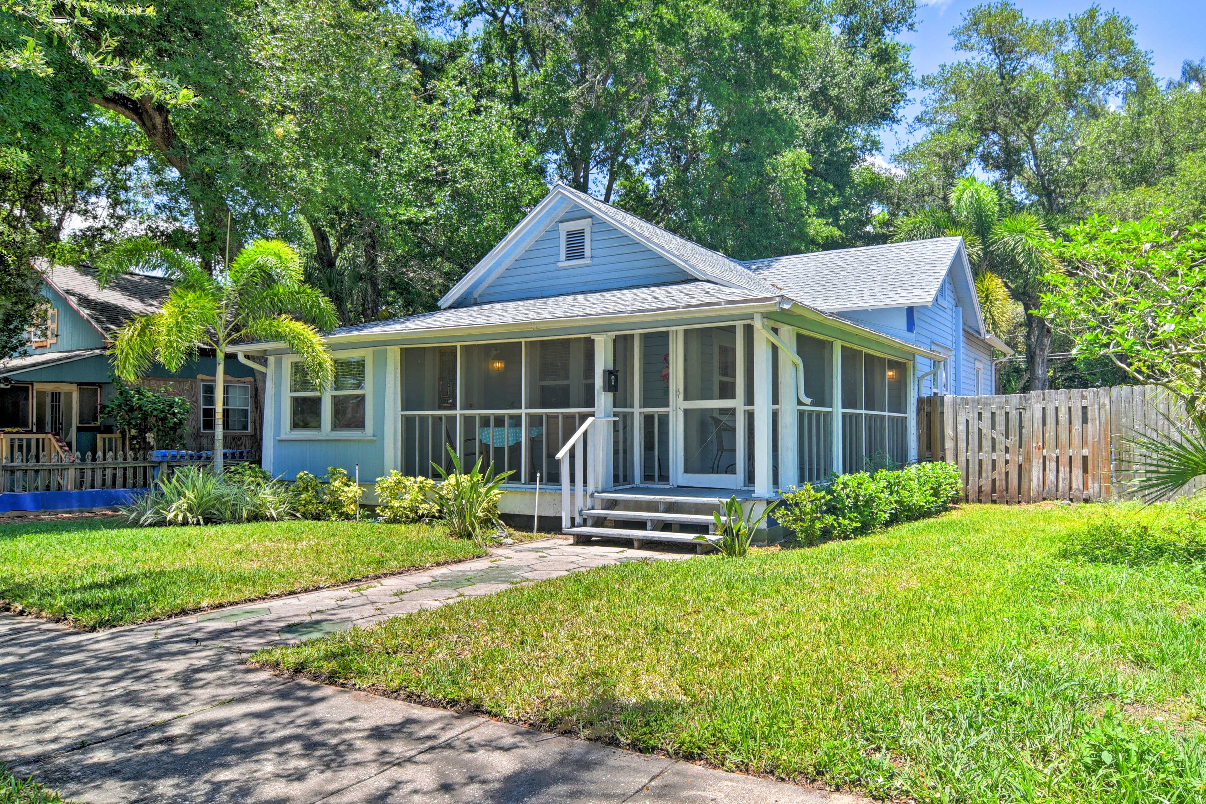 Walk the streets to downtown just 1 mile away!