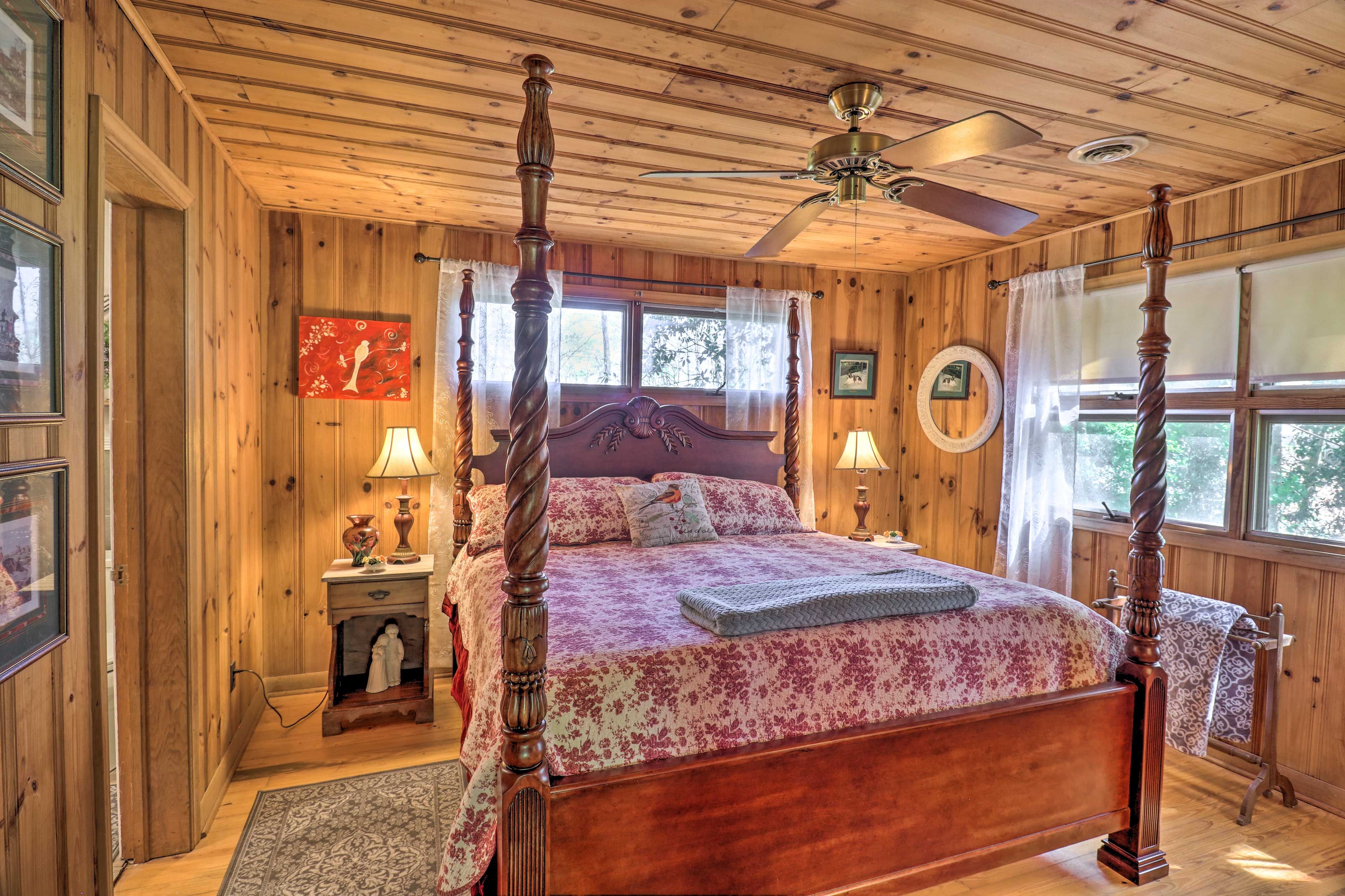 Bedroom 1 | King Bed
