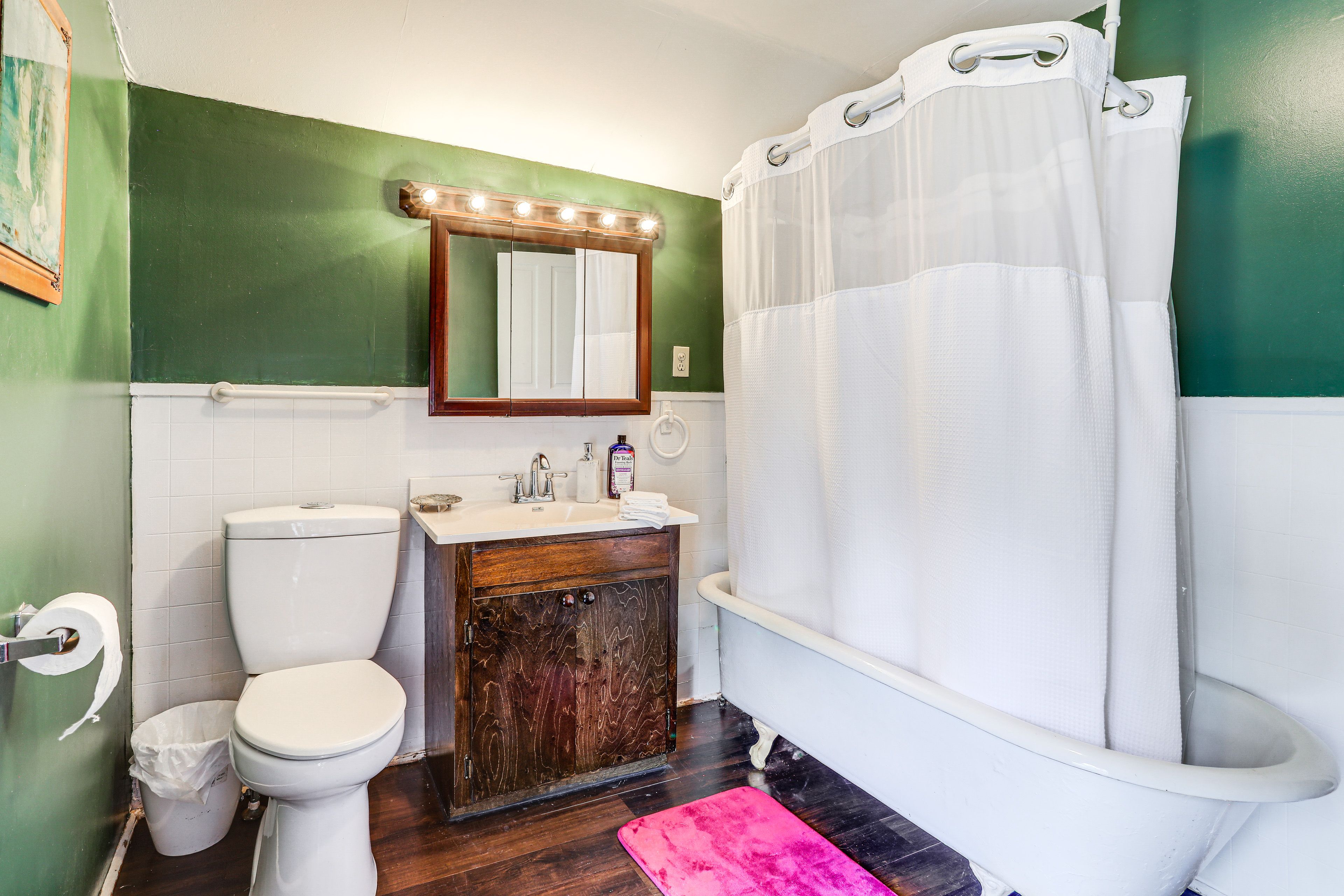 En-Suite Bathroom | 2nd Floor