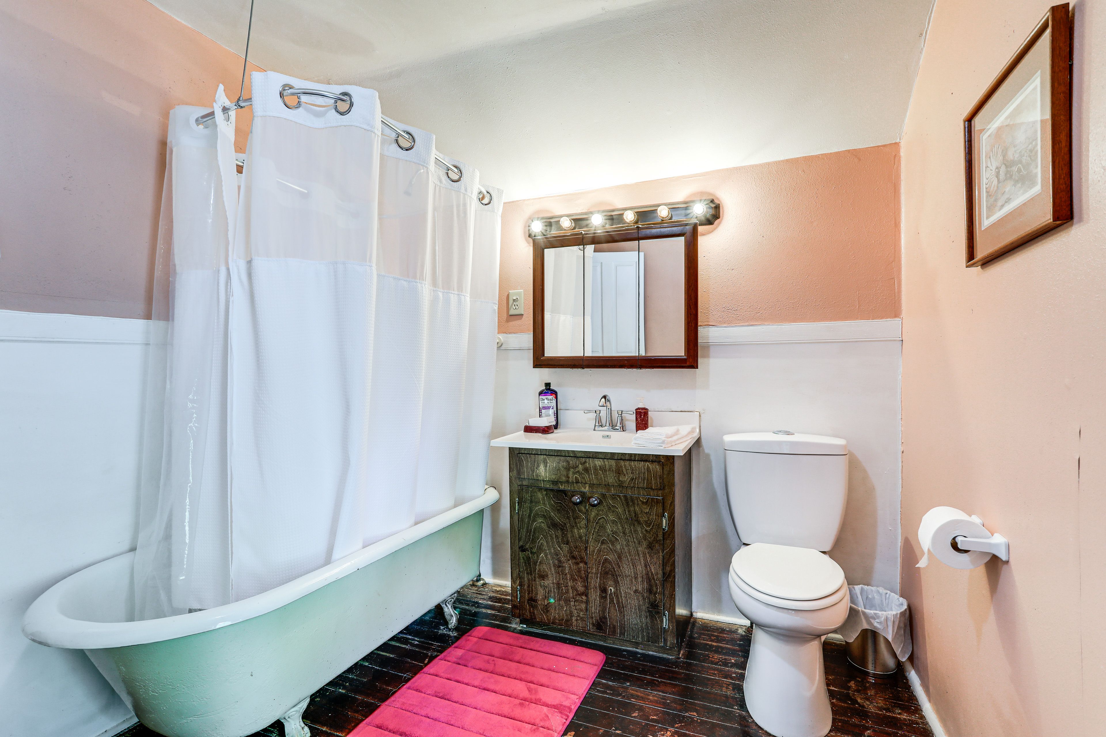 En-Suite Bathroom | 2nd Floor