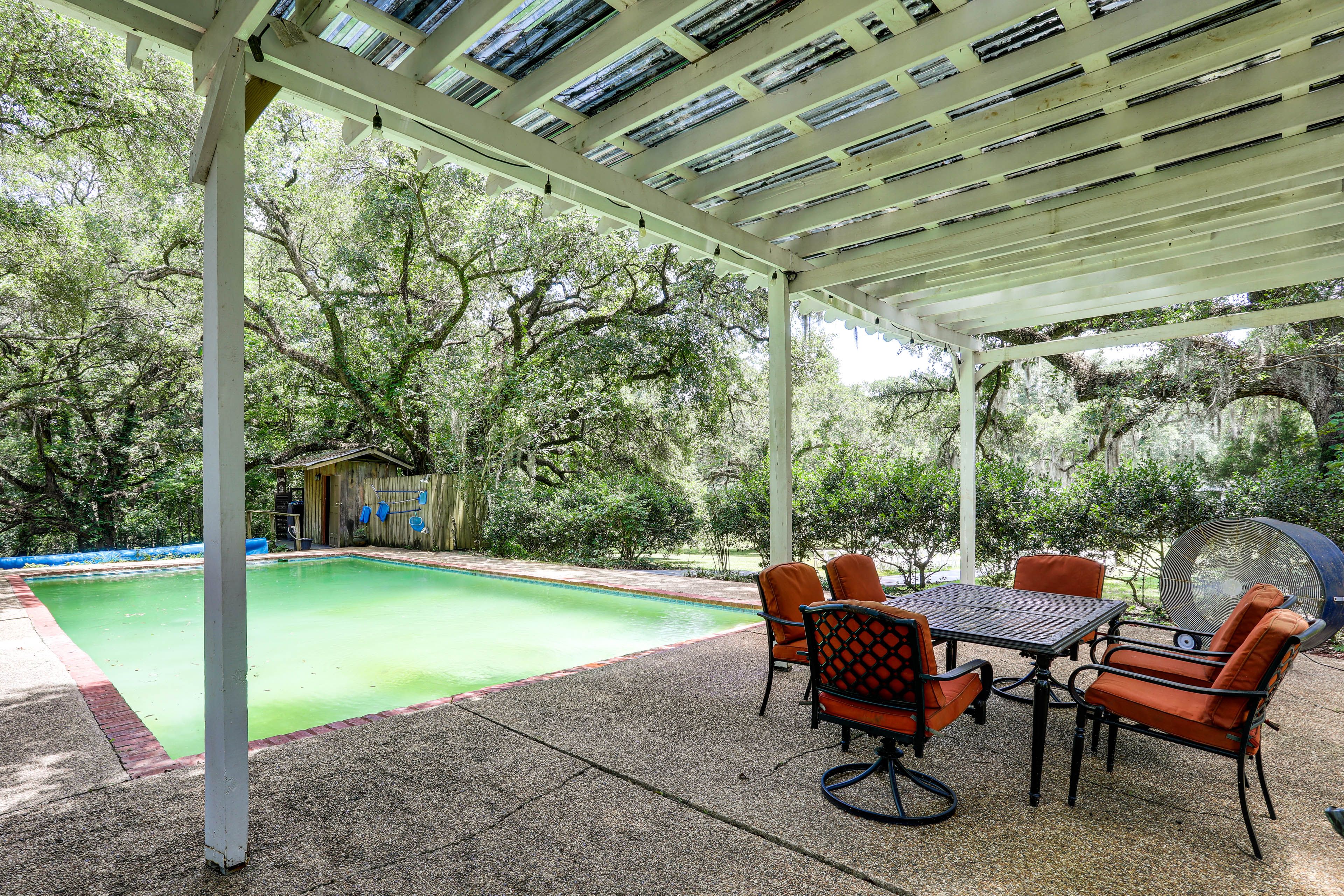 Pool | Pergola