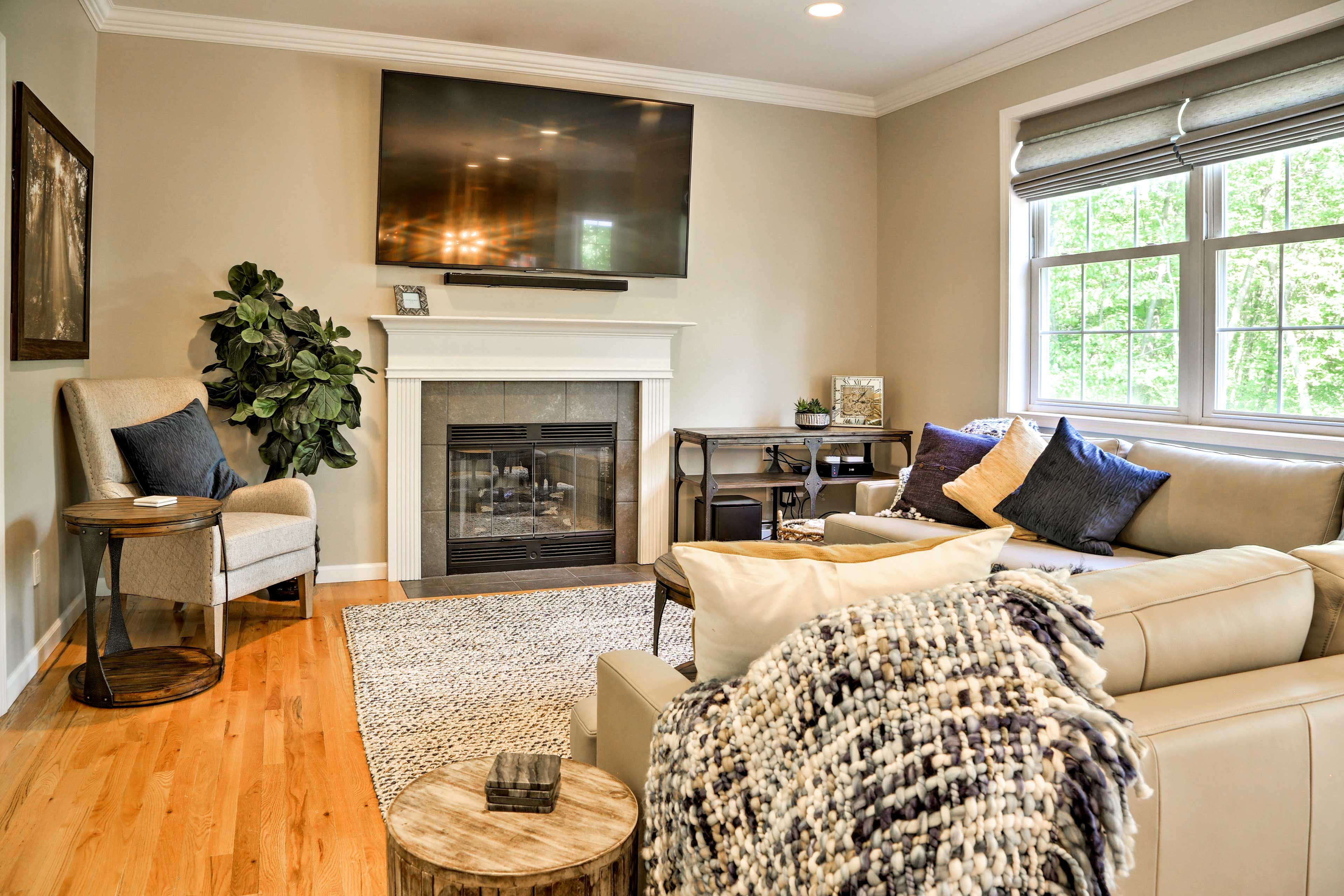 Stream your favorites on the 75-inch flat-screen Smart cable TV.