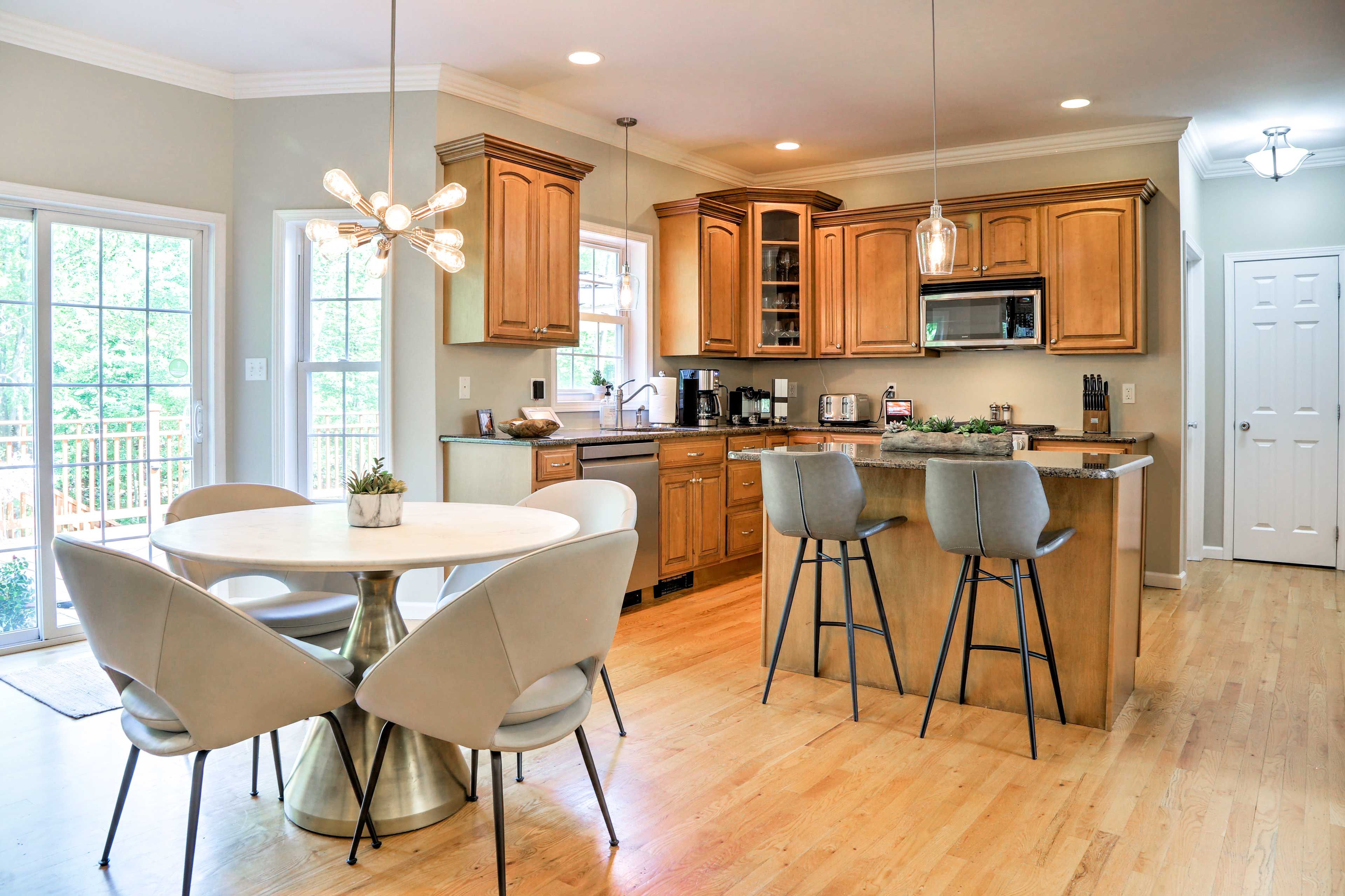 The dining table for 4 is ideal for breakfast and coffee.