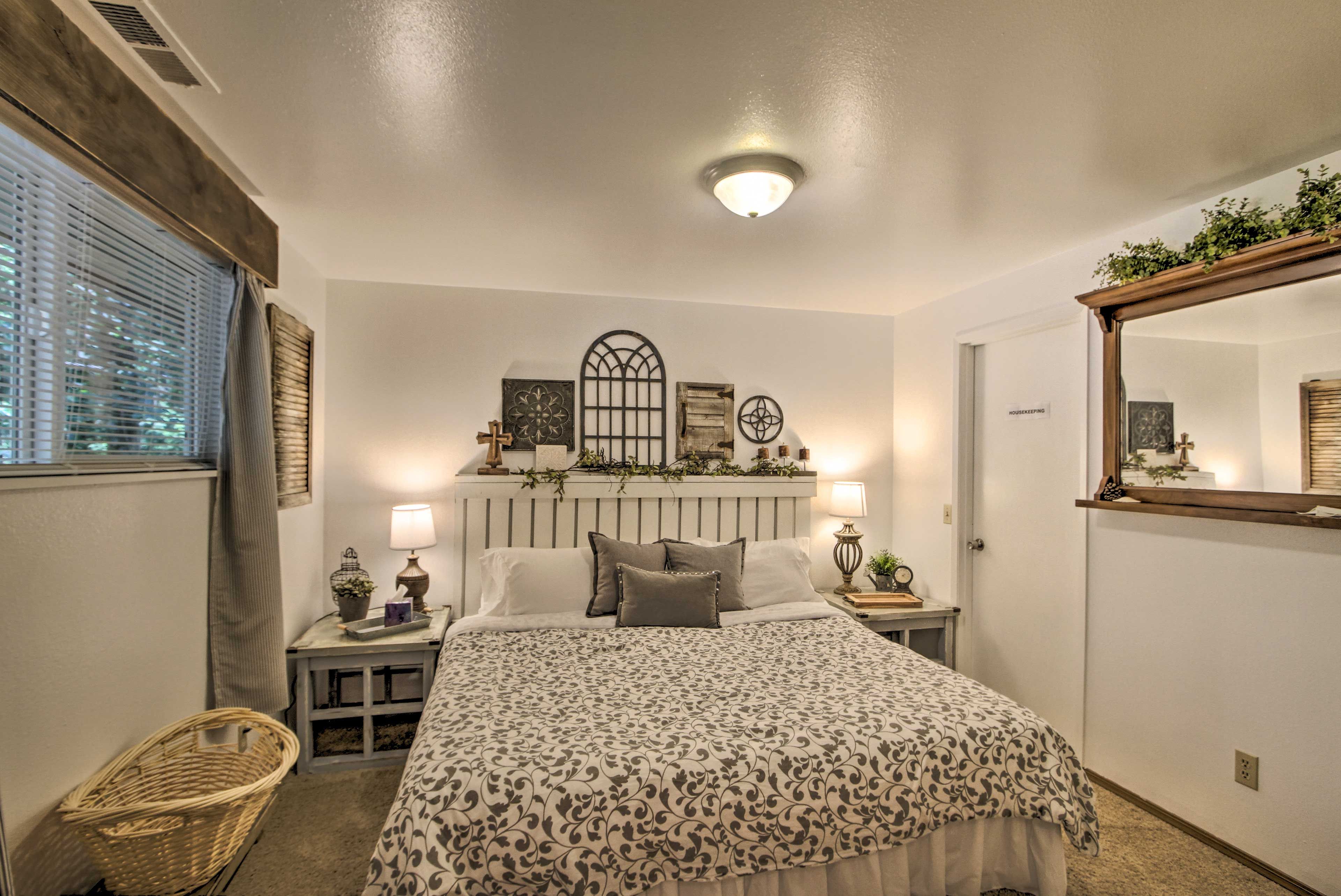 Bedroom 1 | King Bed