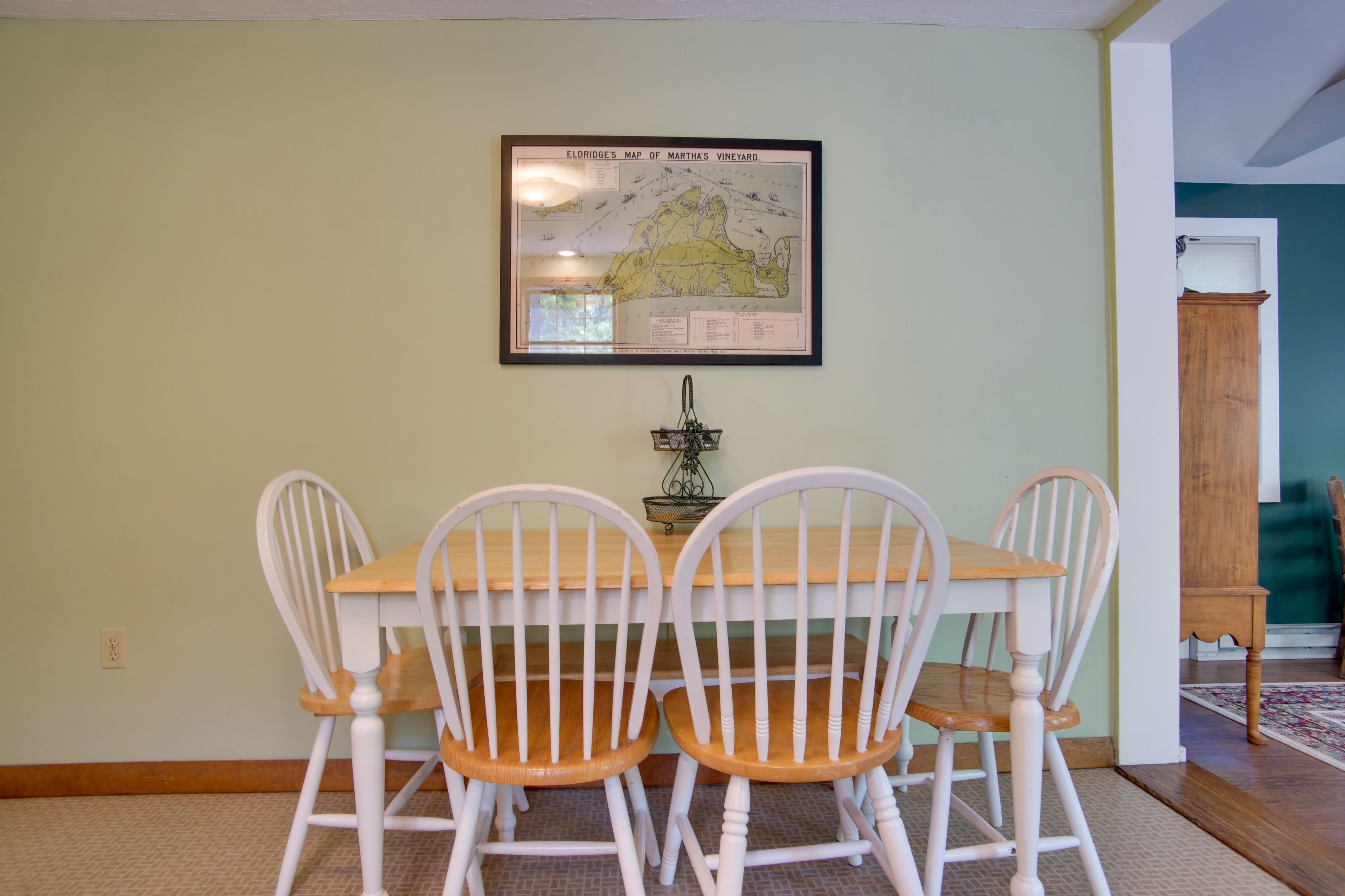 Dining Area | Dishware/Flatware Provided