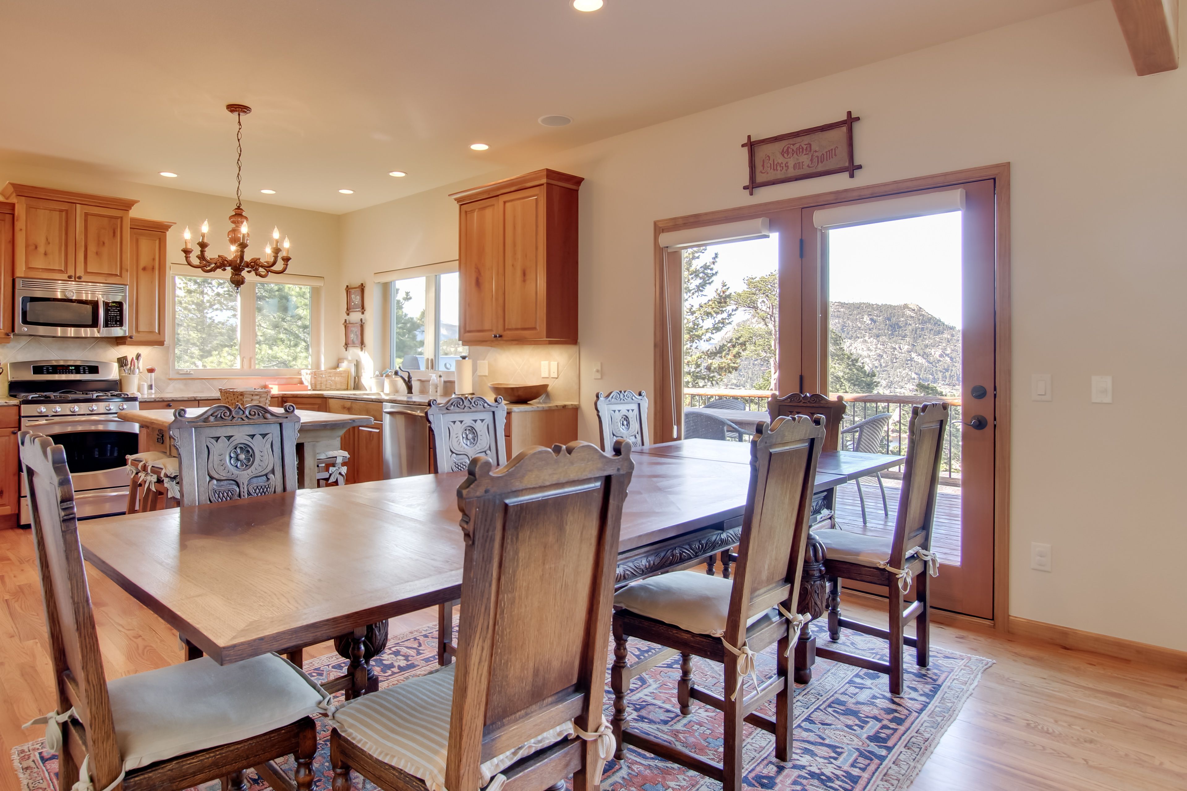 Dining Area | Main Floor | Dishes & Flatware Provided