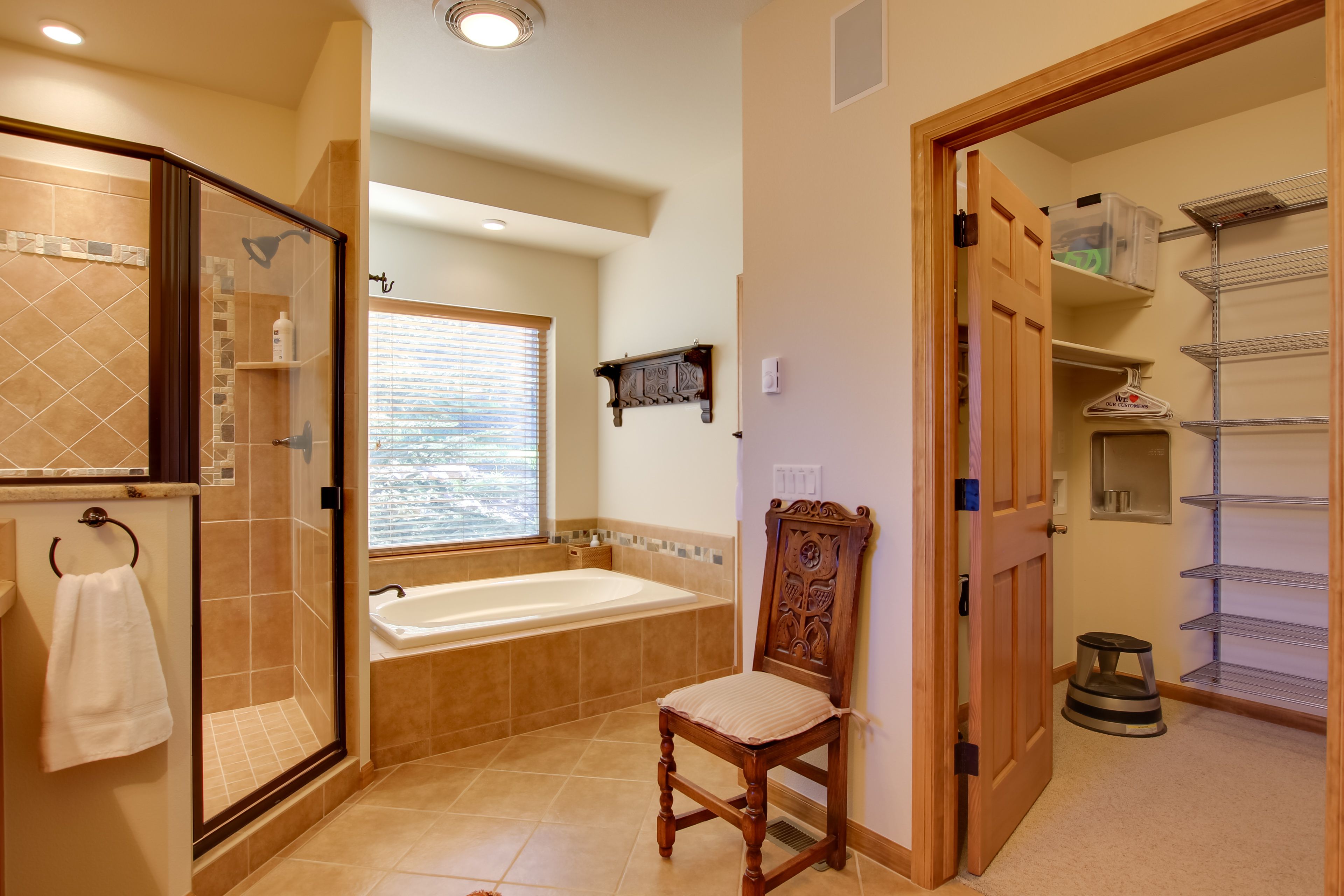 En-Suite Bathroom | Soaking Tub | Walk-In Closet