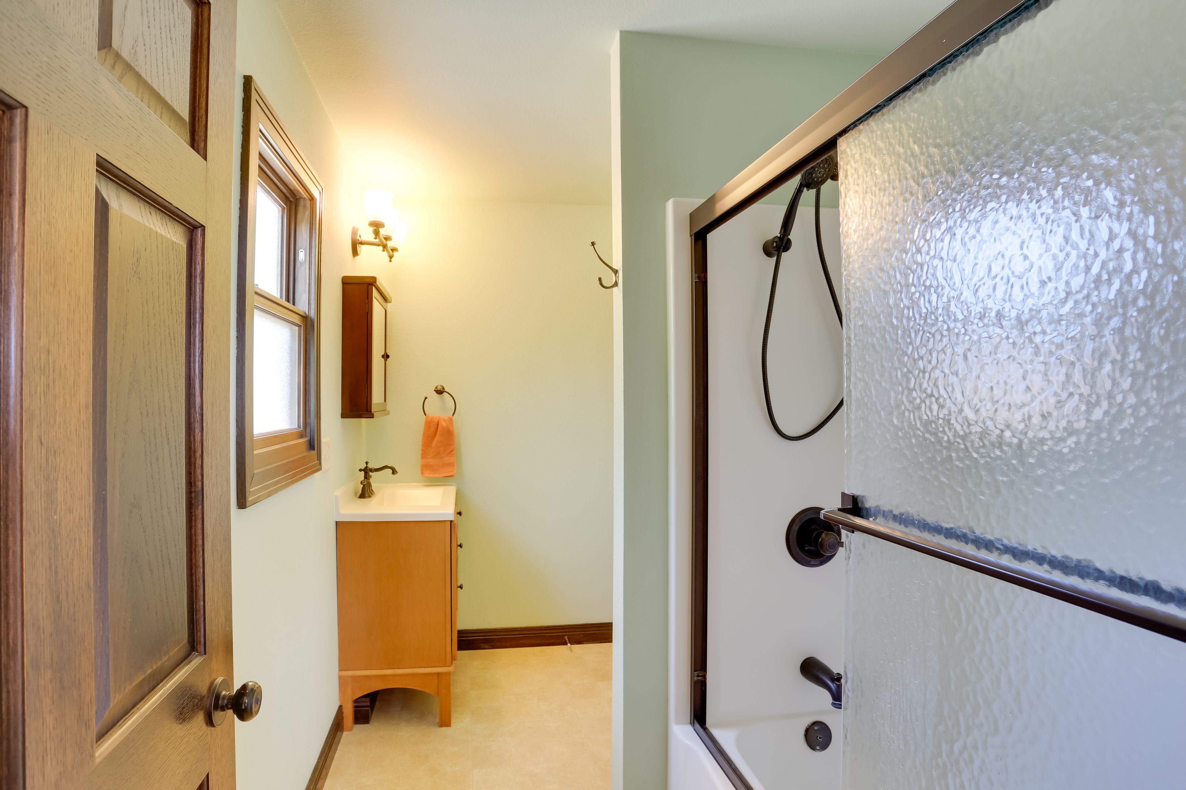 En-Suite Bathroom | Towels Provided