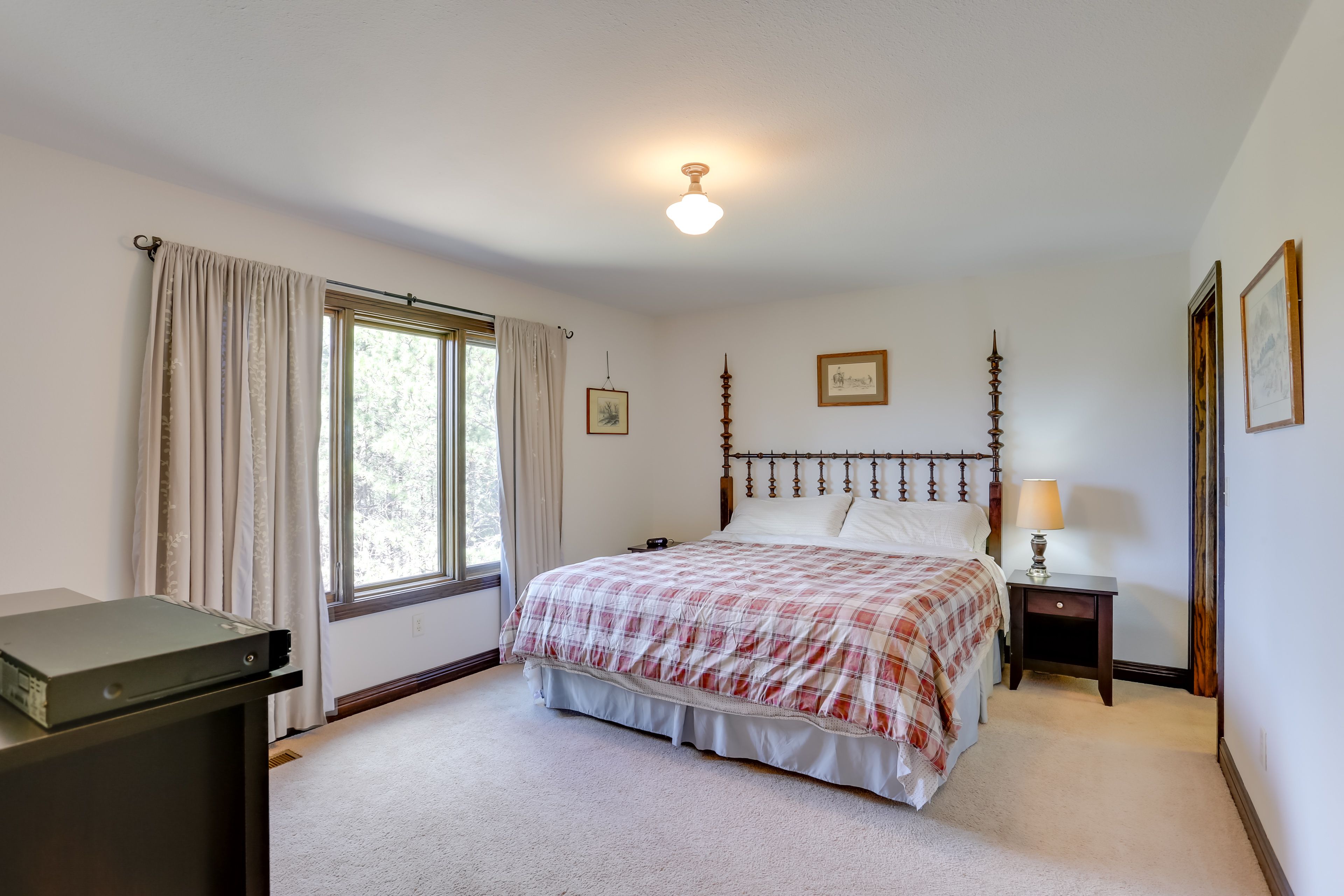 Bedroom 1 | King Bed | Linens Provided