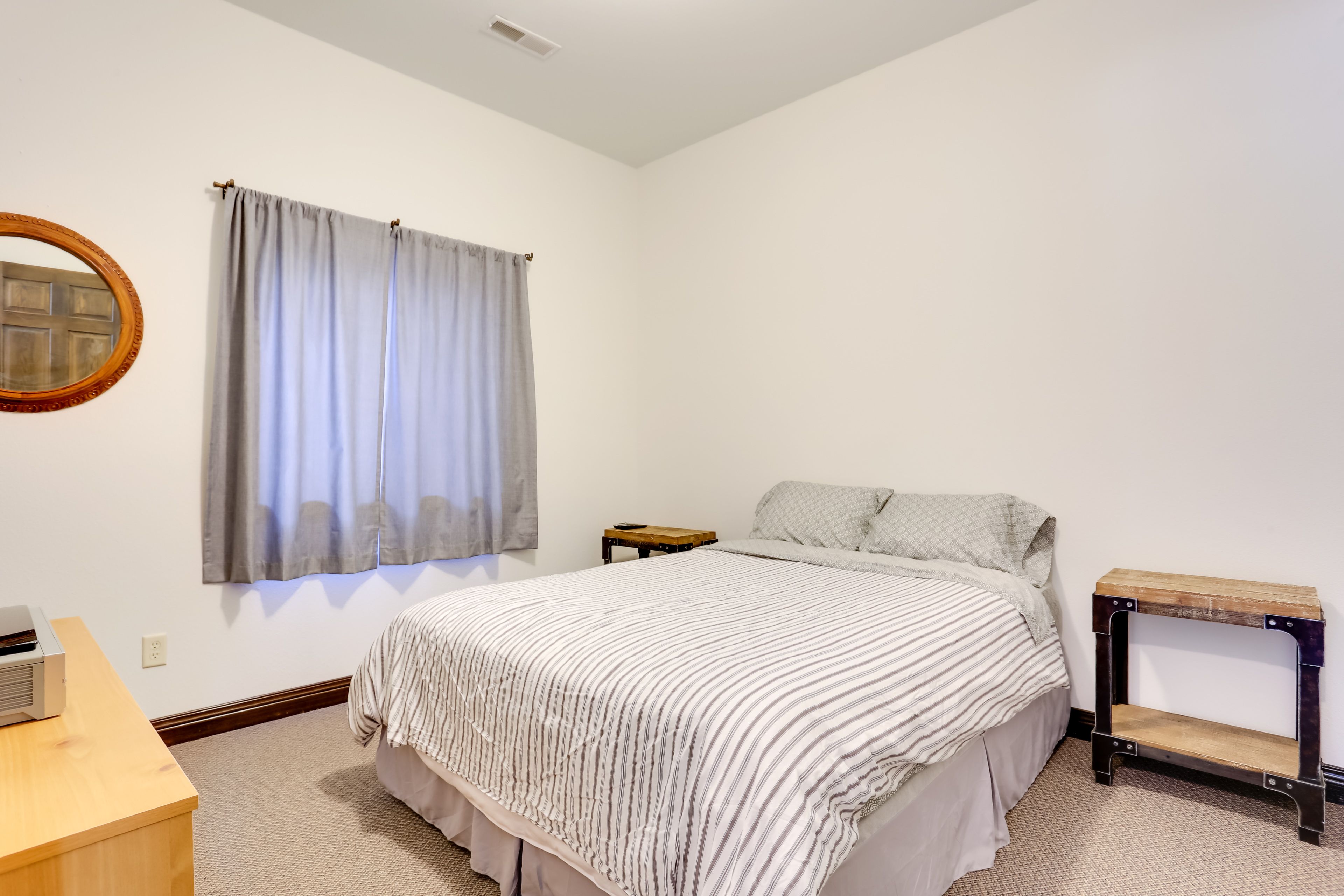 Bedroom 3 | Queen Bed