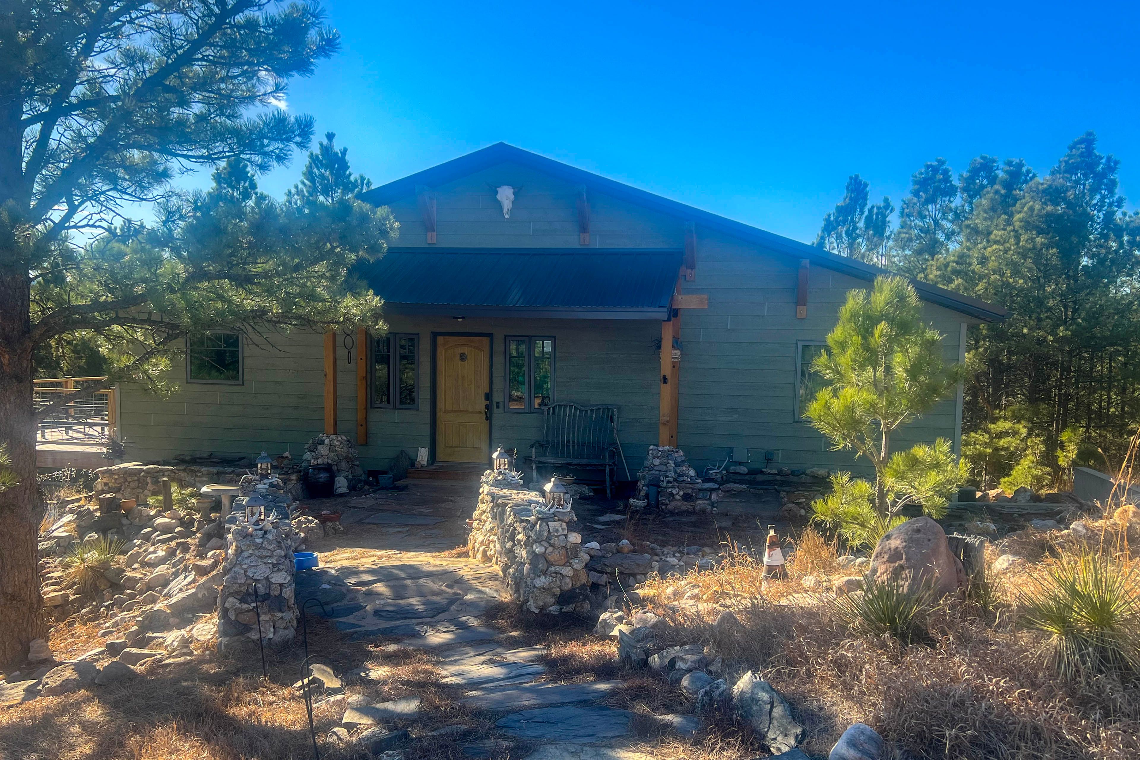 Exterior | Parking | Ample Driveway & Cul de Sac Parking