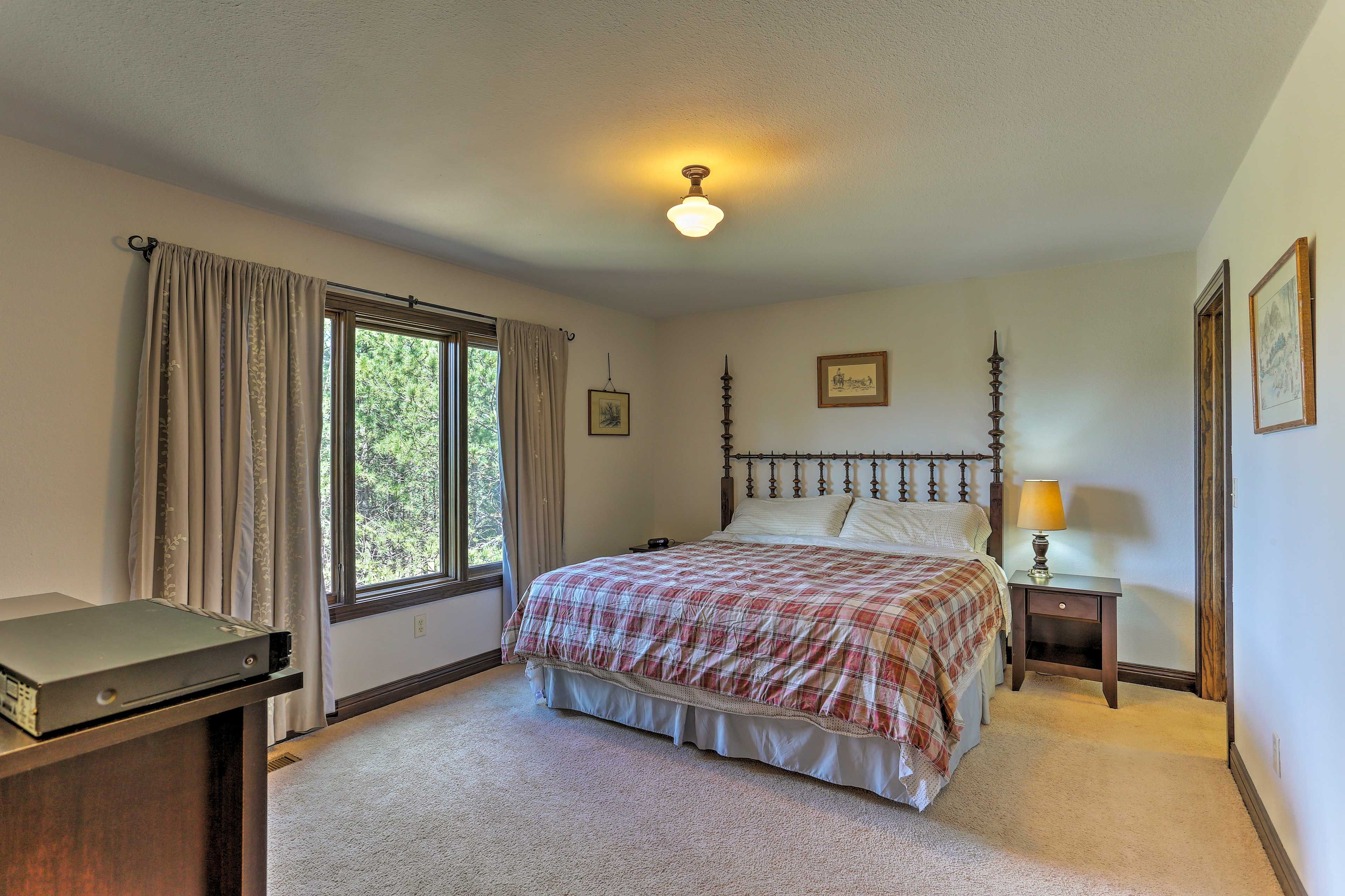 Bedroom 1 | King Bed | Linens Provided
