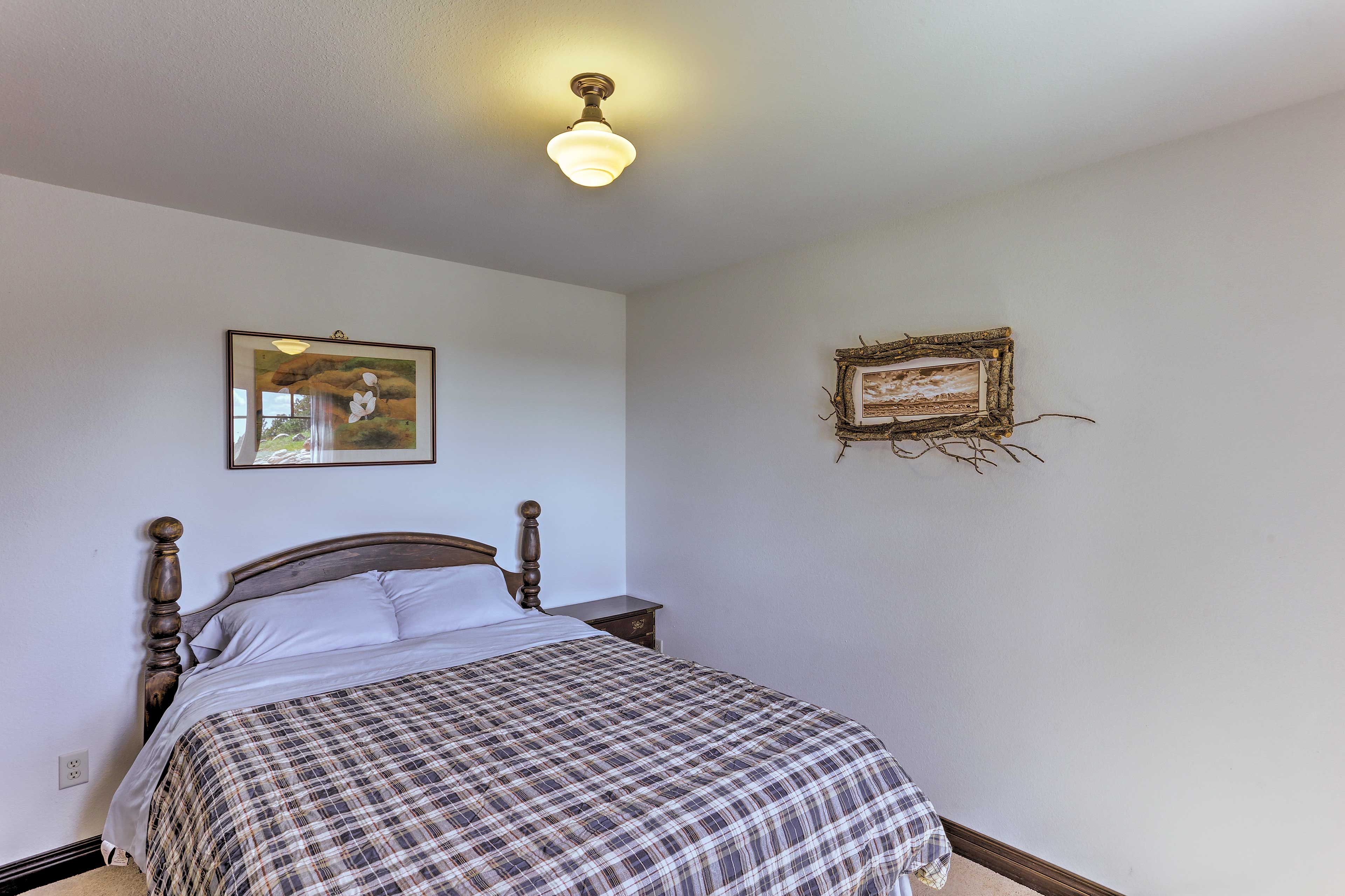 Bedroom 2 | Queen Bed | Linens Provided