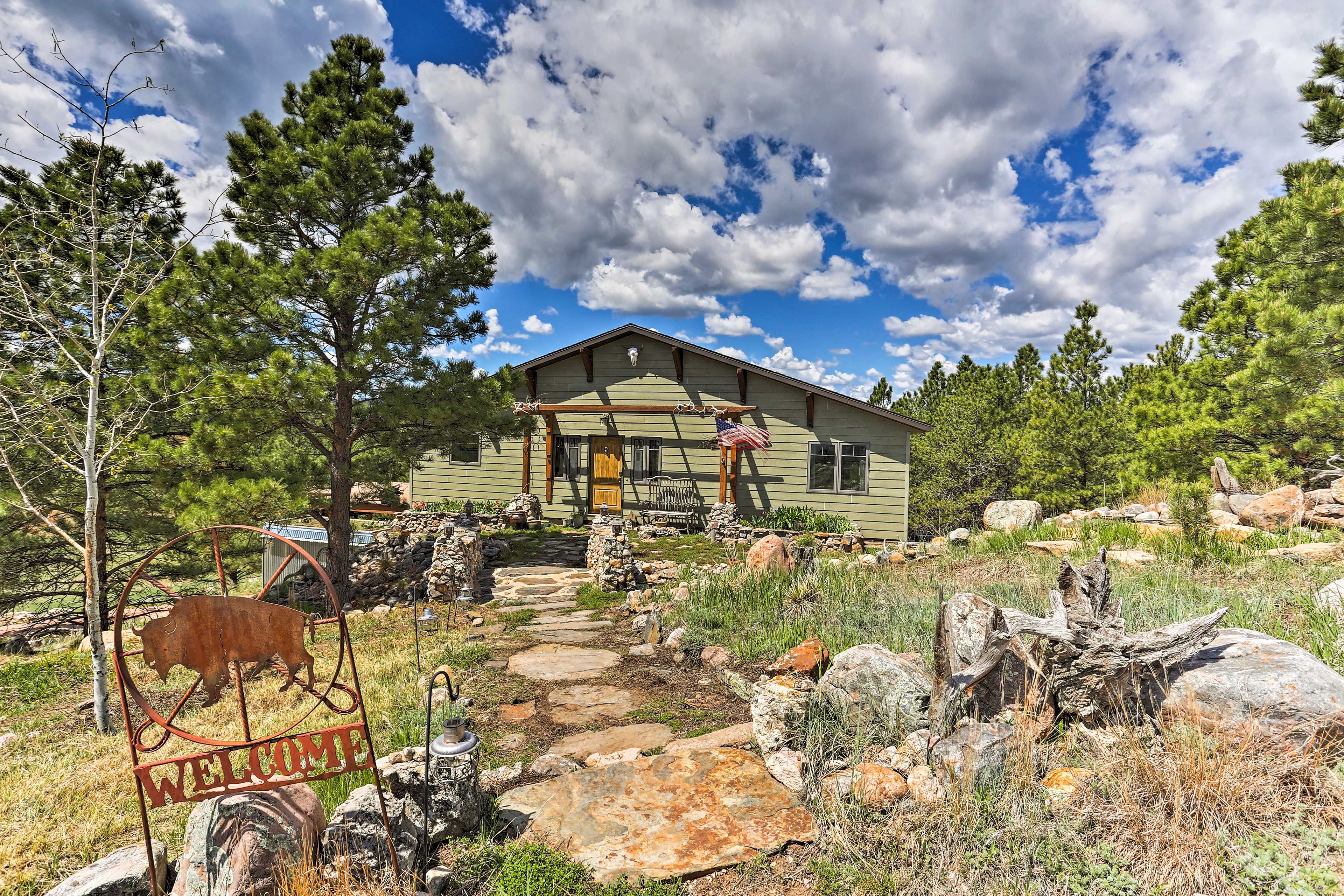 Parking | Ample Driveway & Cul de Sac Parking