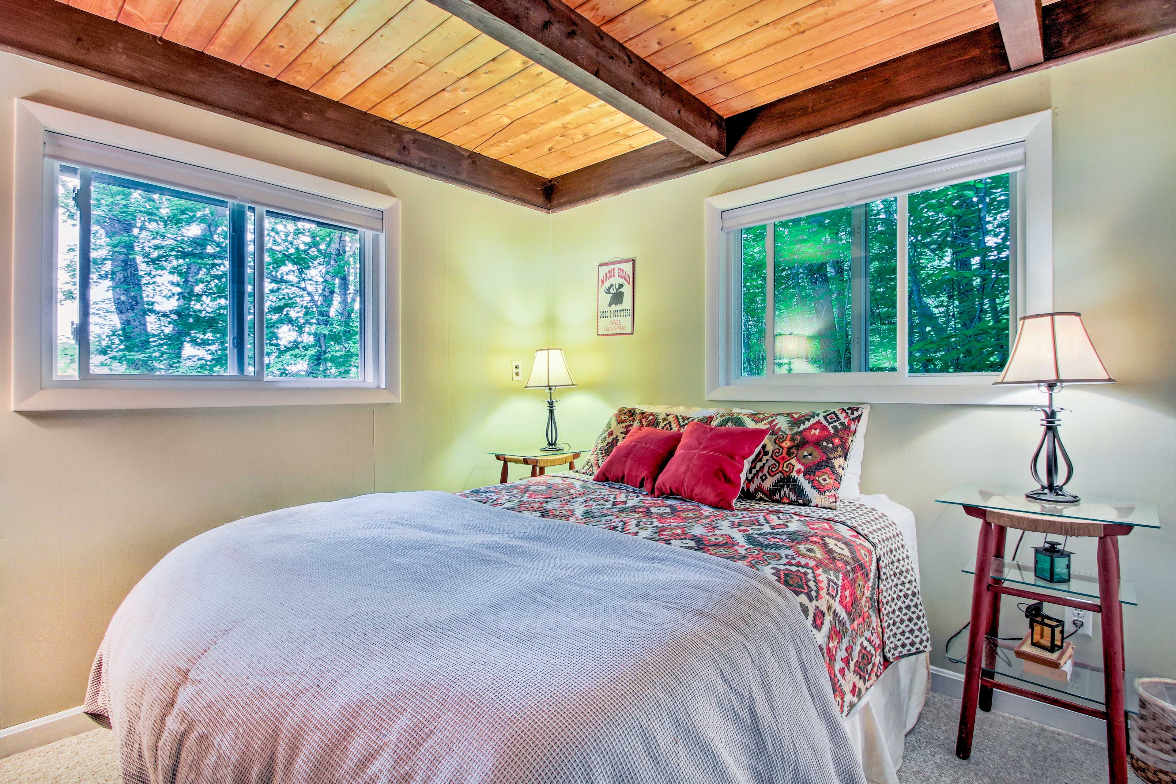 Bedroom 1 | Queen Bed