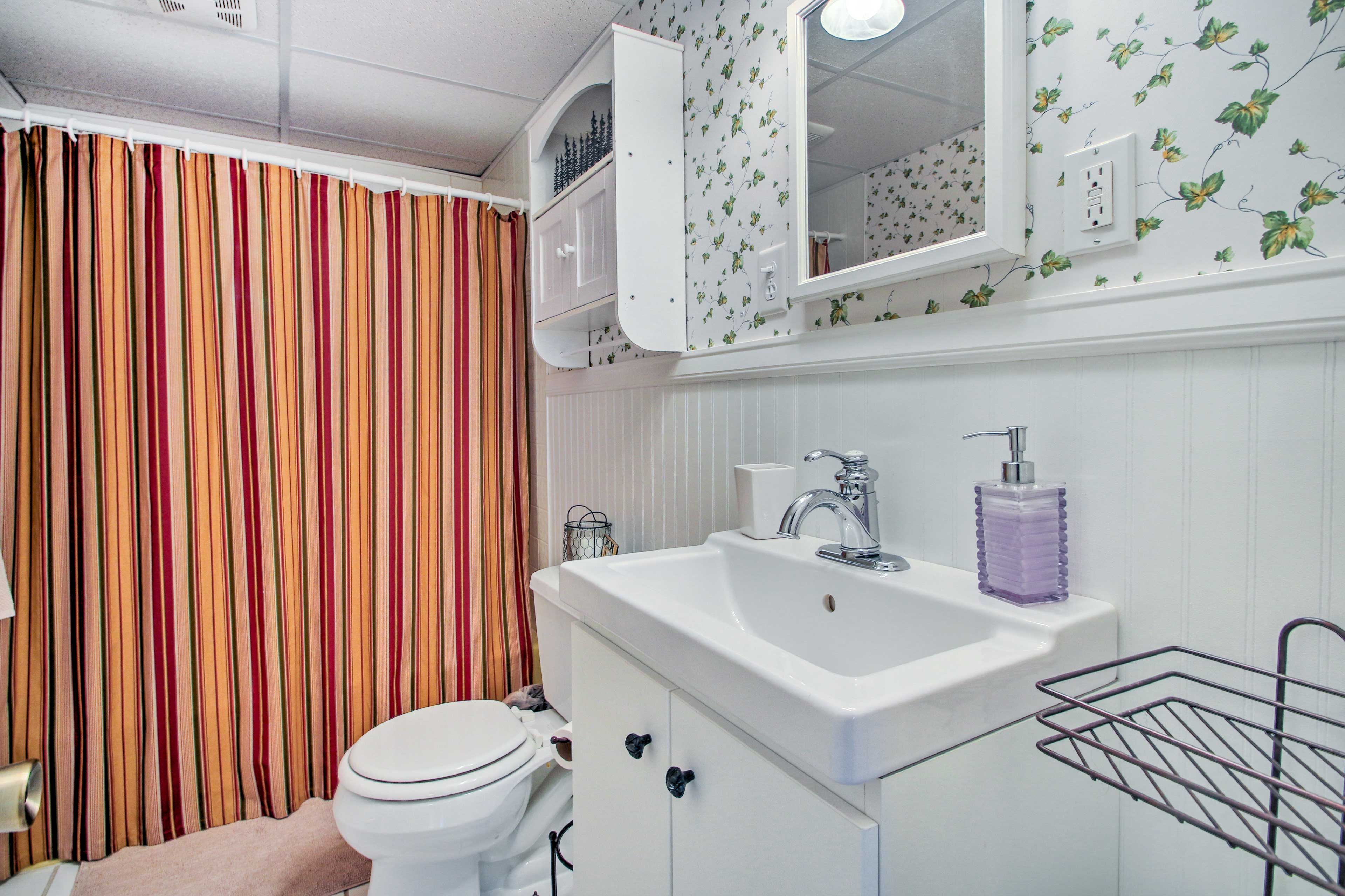 Full Bathroom | 1st Floor