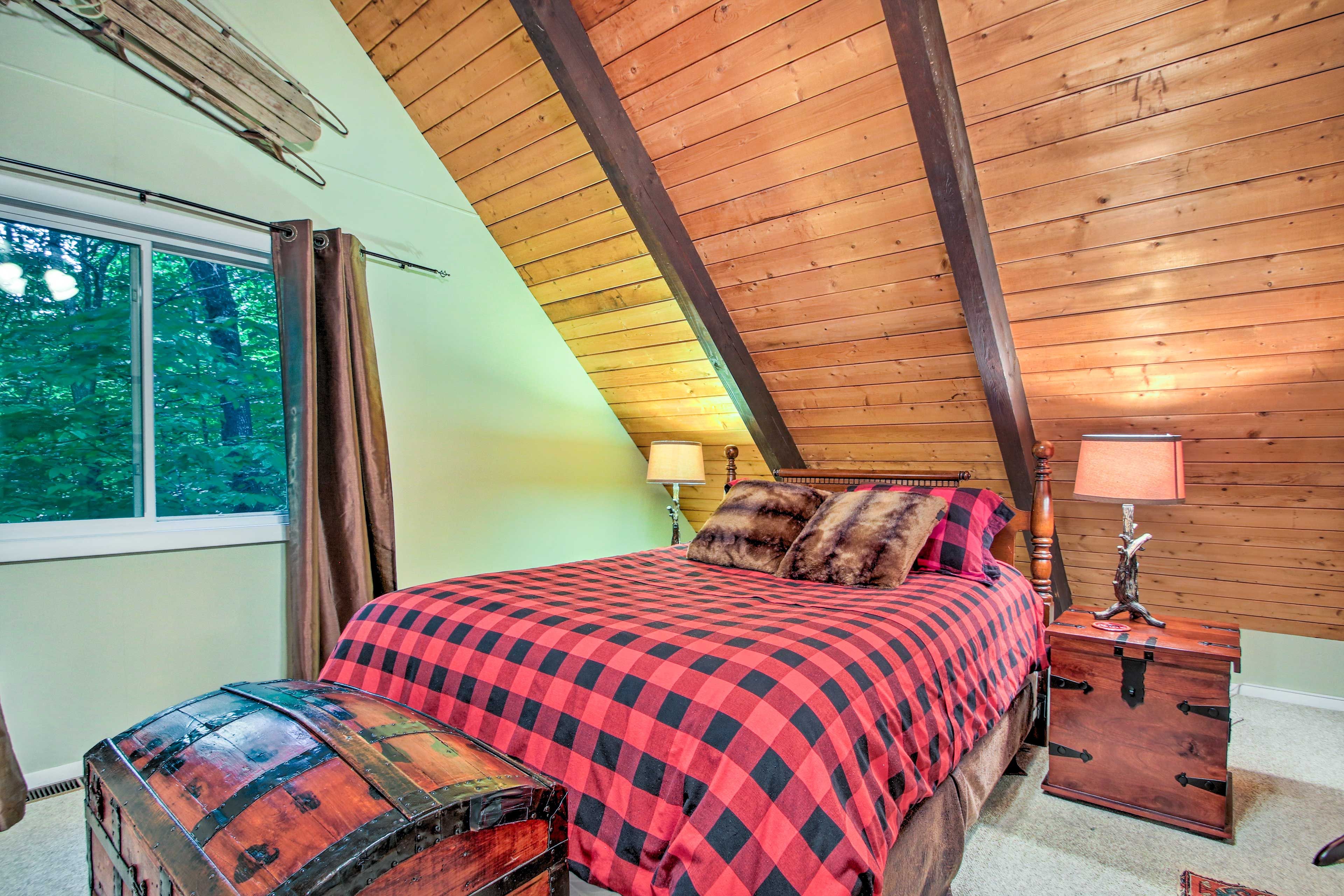 Bedroom 3 | Queen Bed