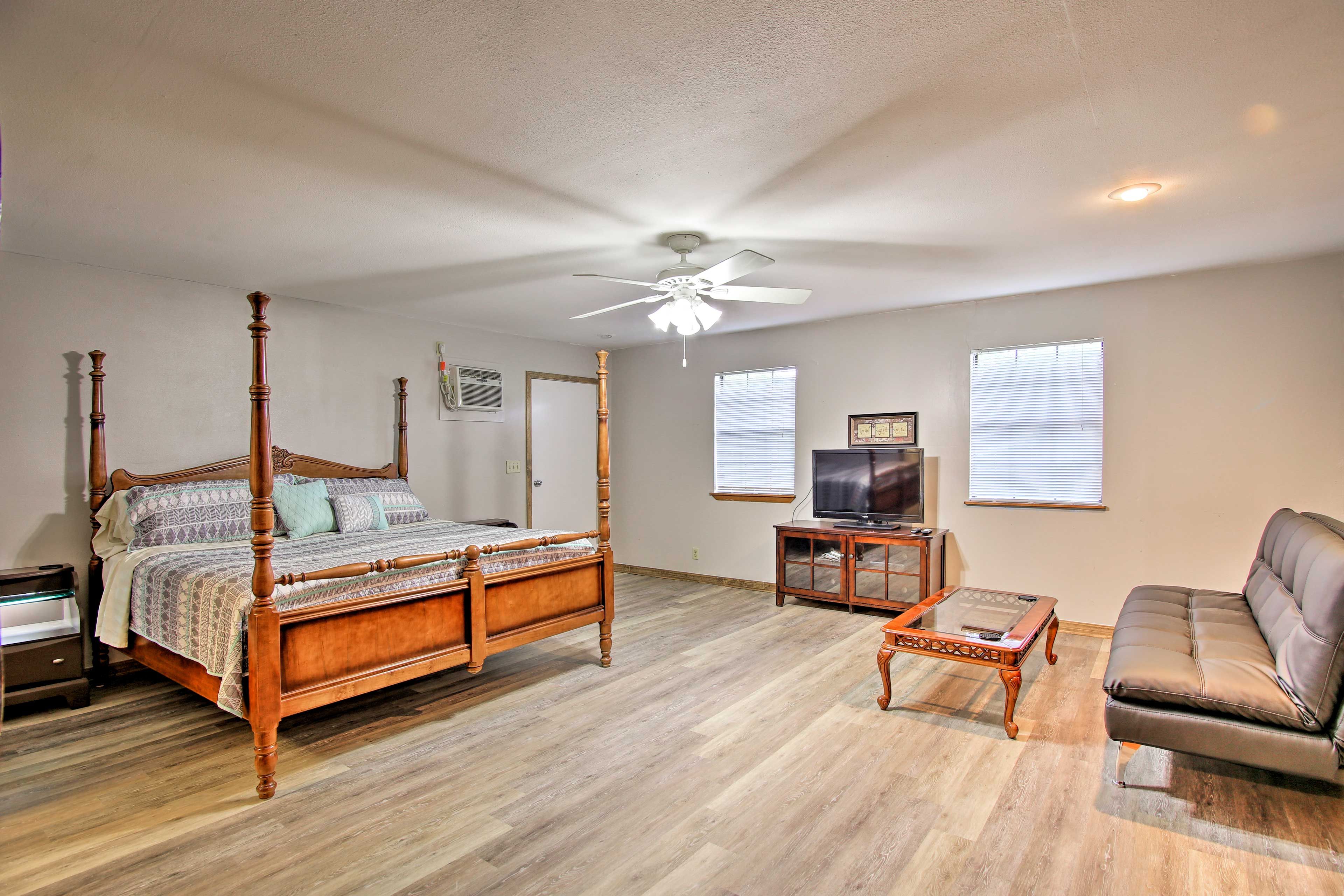 Bedroom 1 | King Bed | Futon | Linens Provided