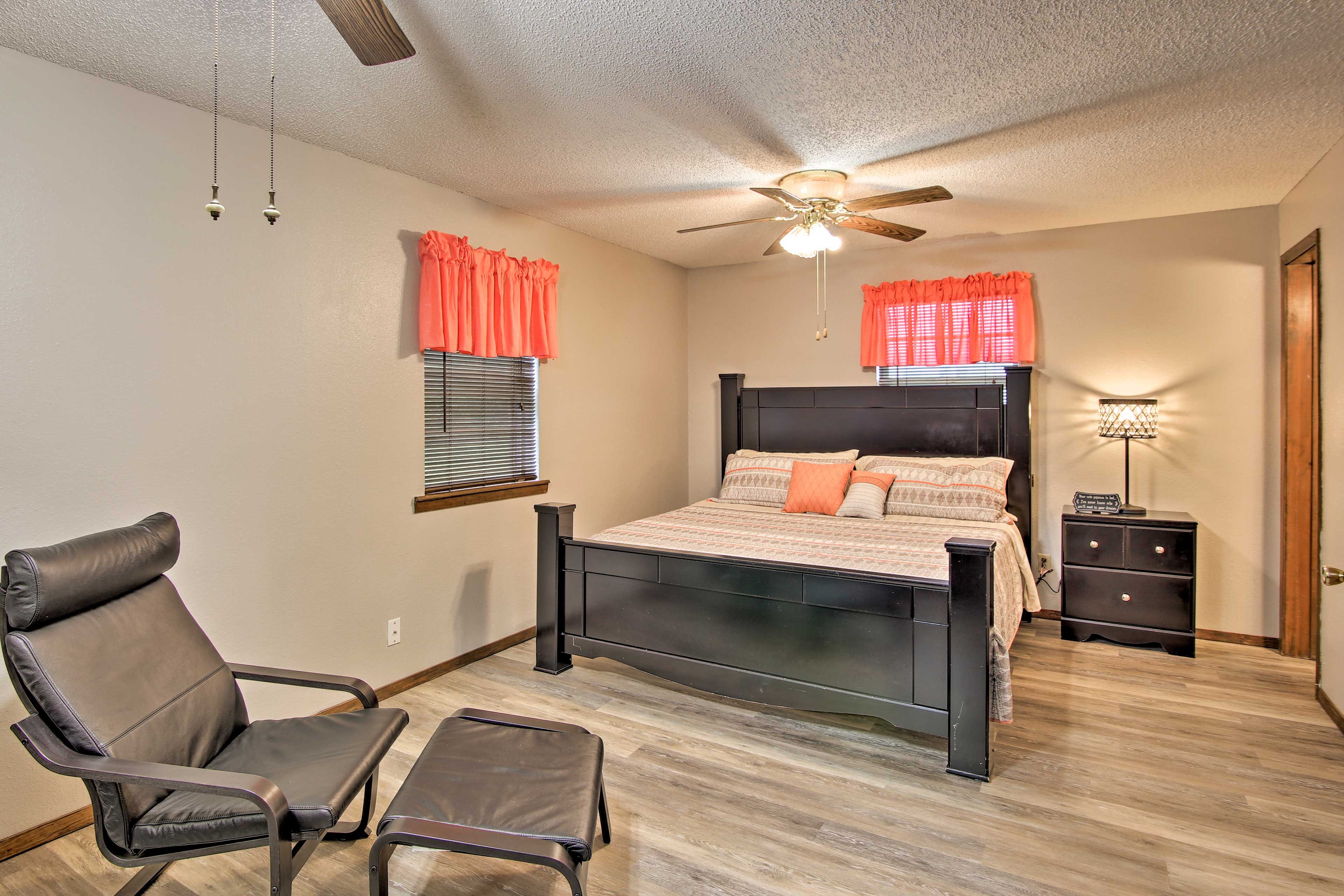 Bedroom 3 | King Bed | Queen Bed