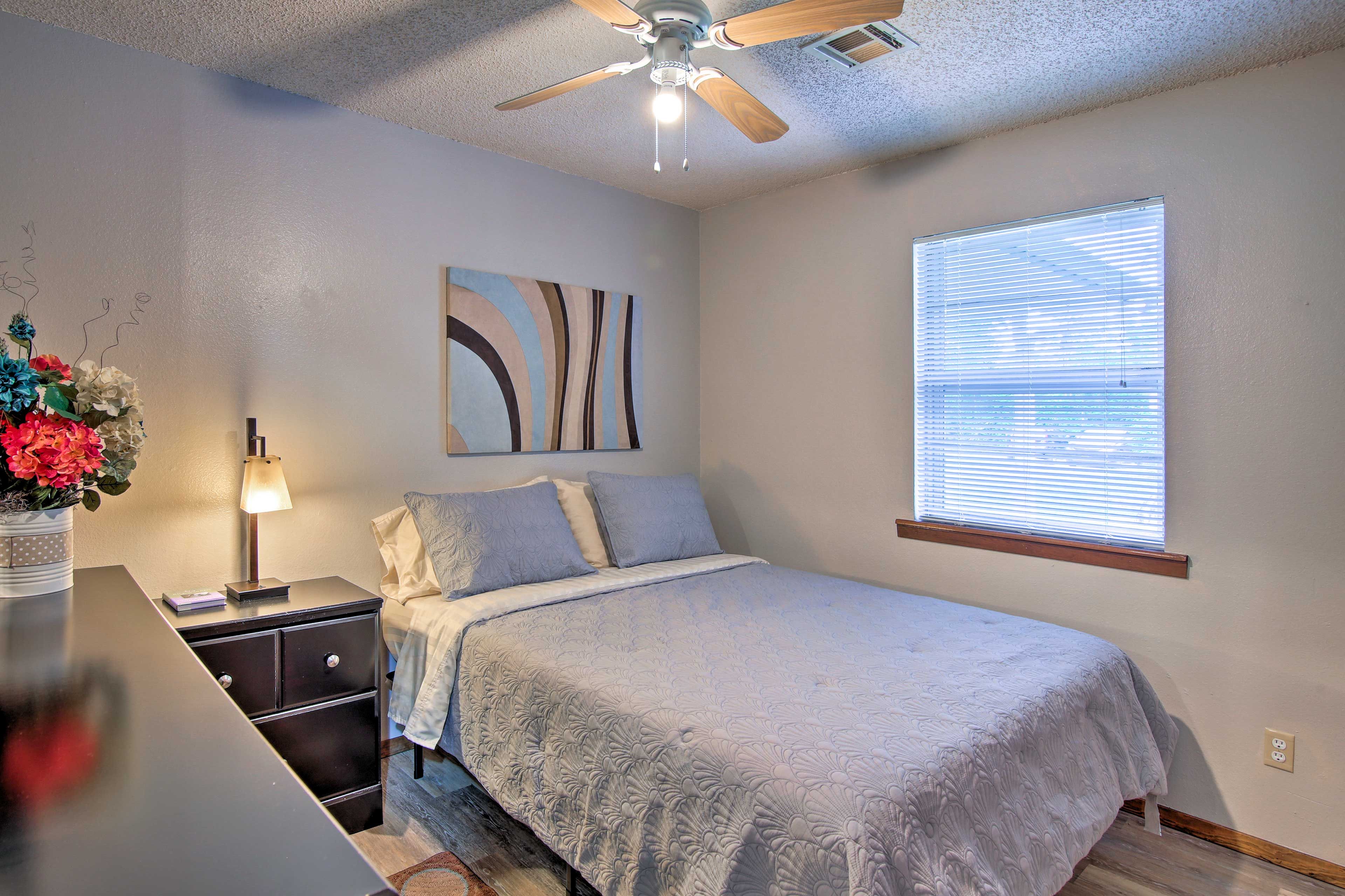 Bedroom 2 | Queen Bed