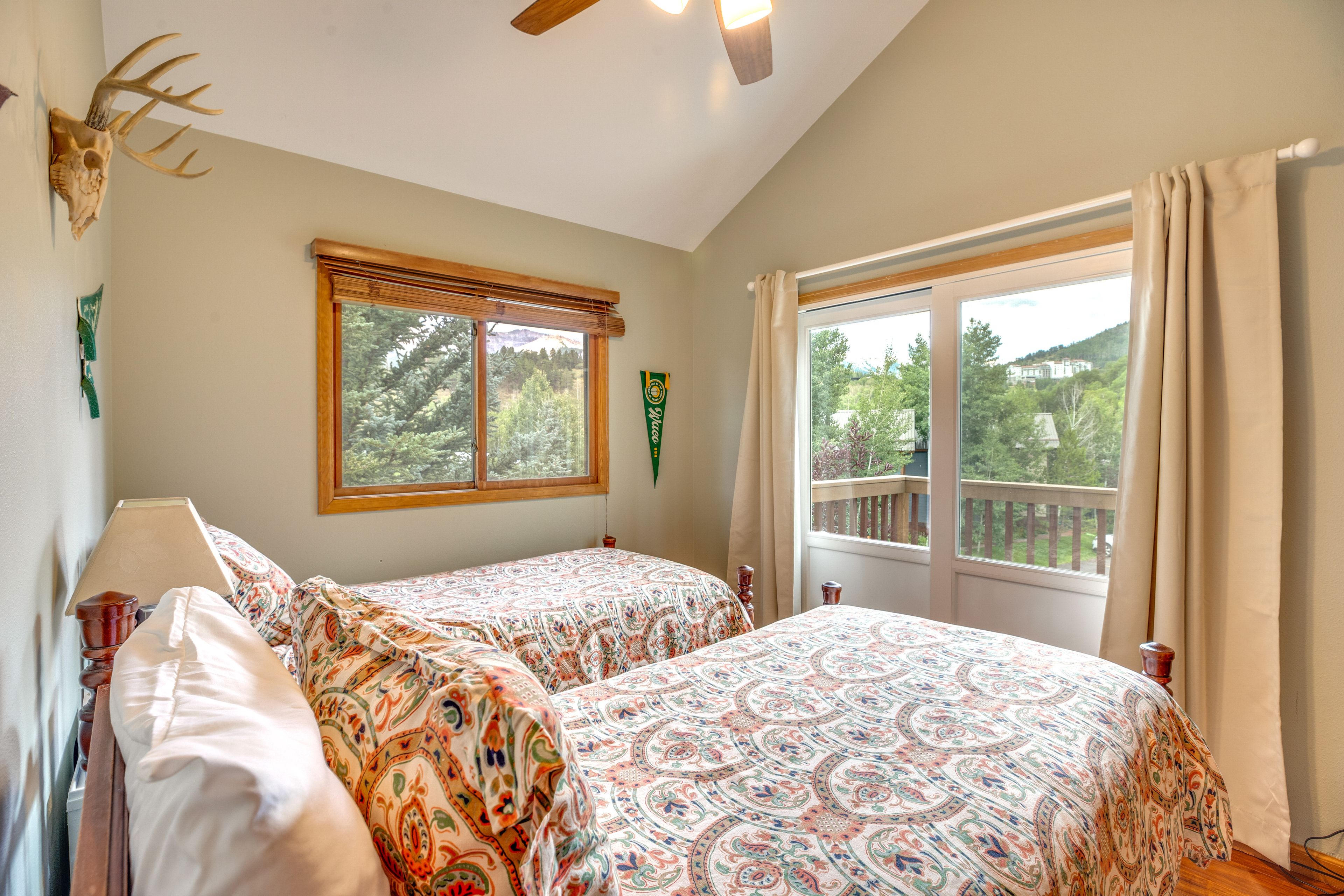 Bedroom 2 | 2 Twin Beds