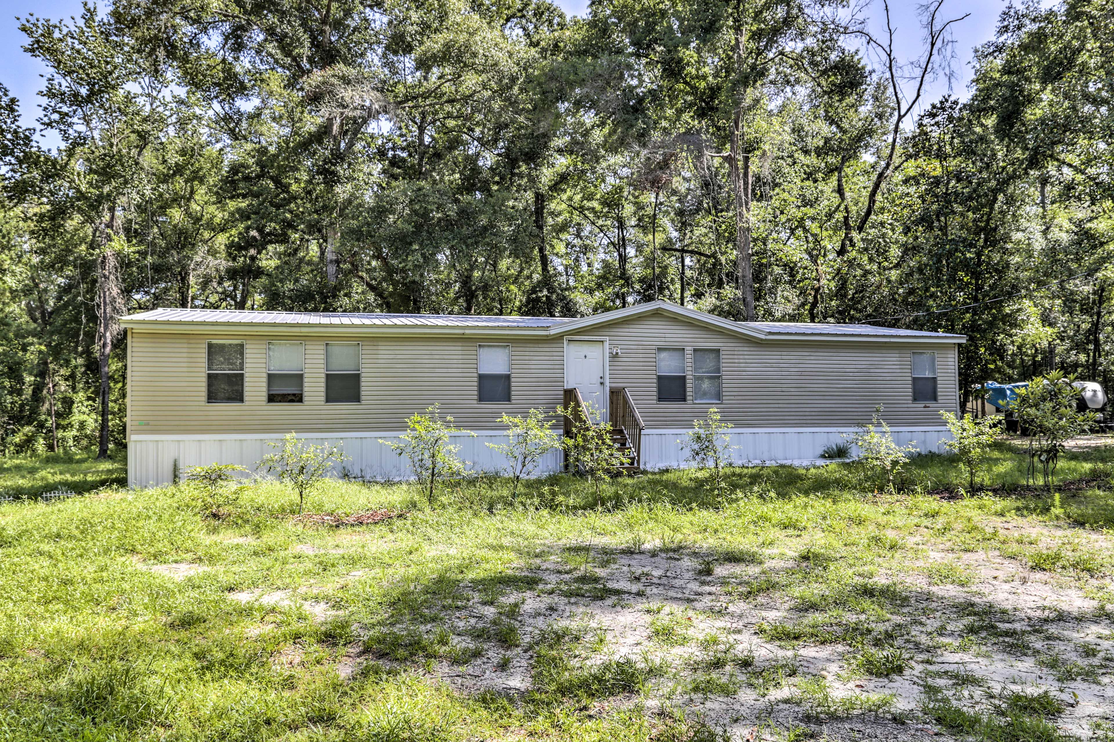 This High Springs home is 20 miles from Gainesville!