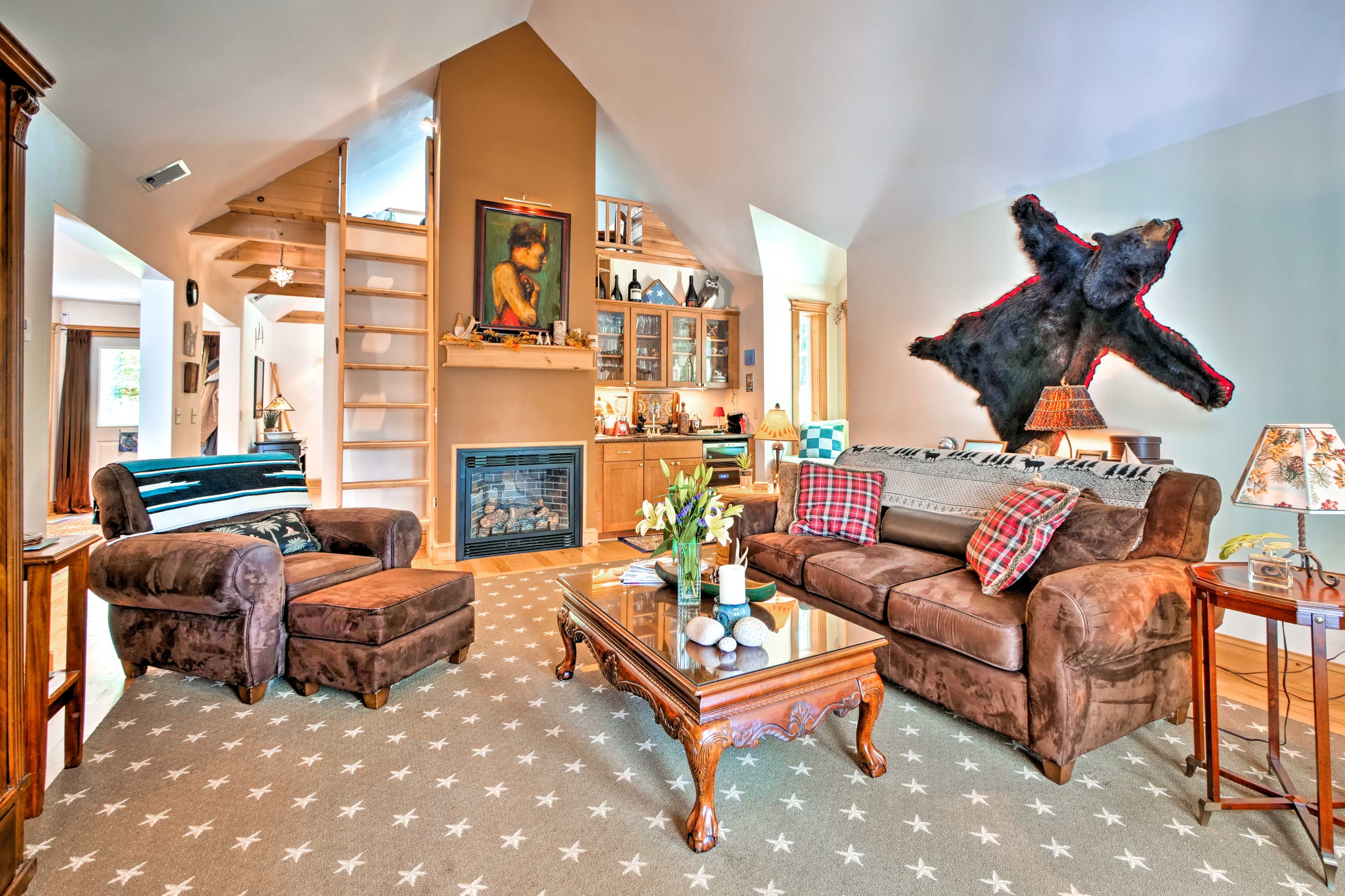 Living Room | Gas Fireplace