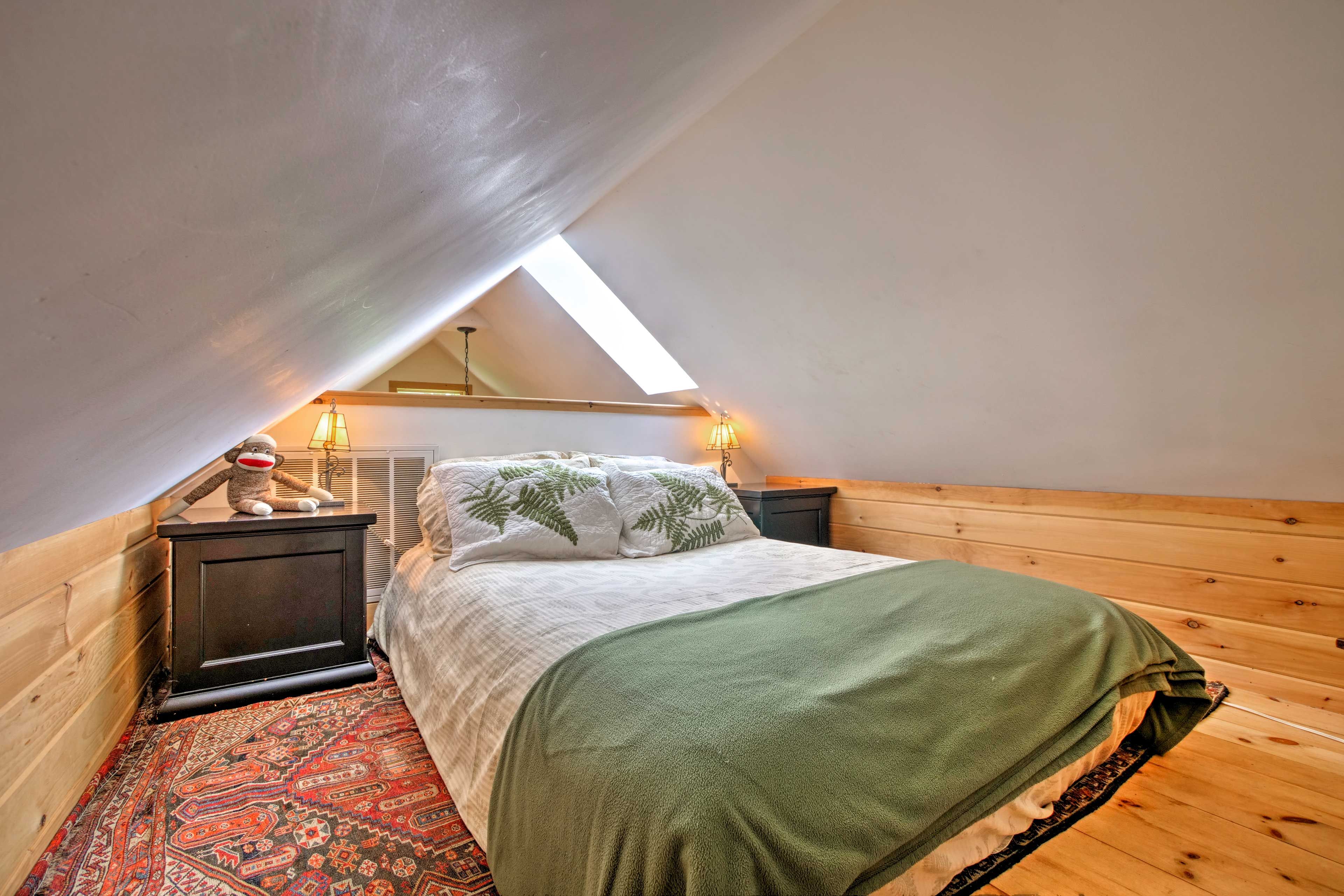 Loft | 2nd Floor | Queen Bed