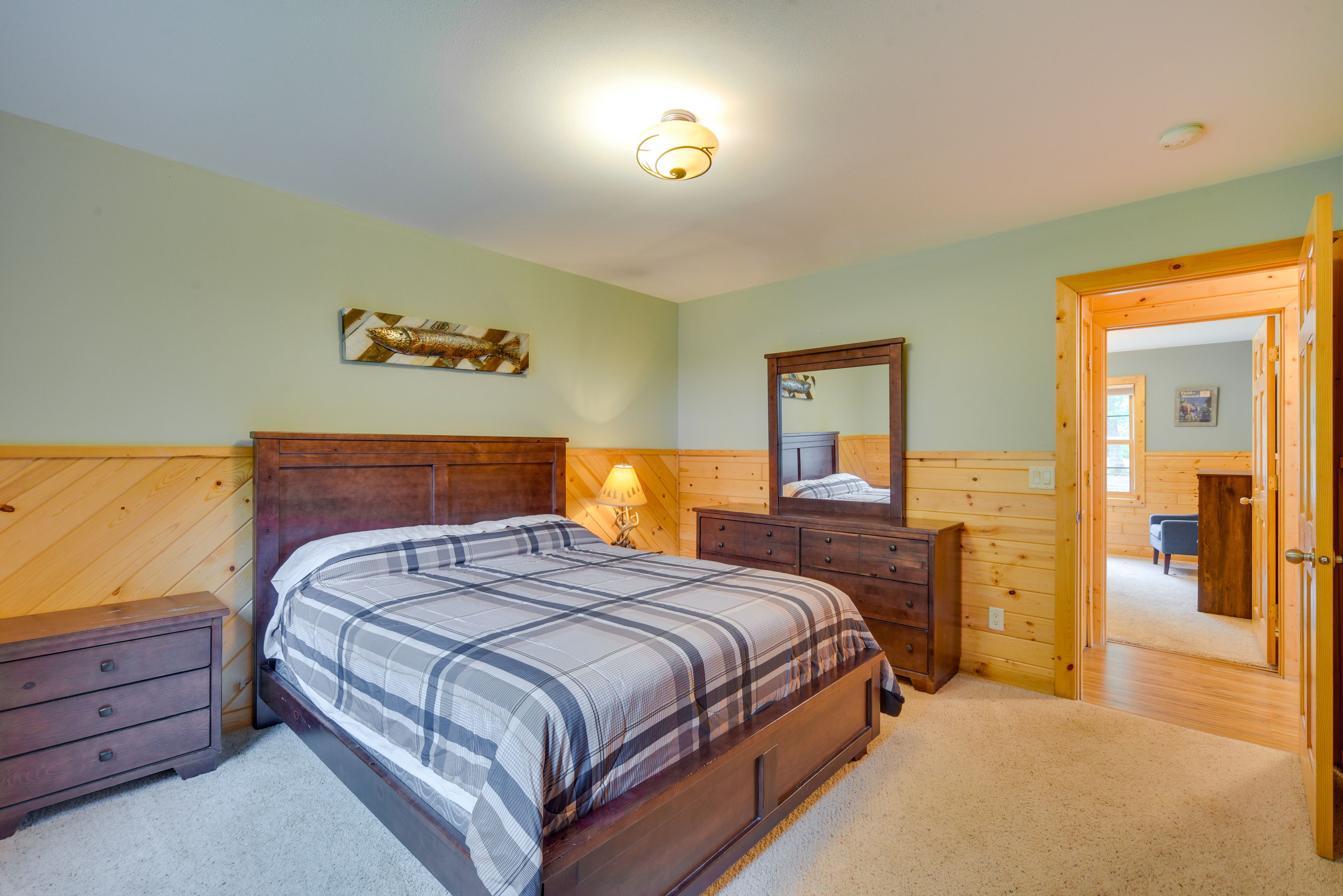 Bedroom 1 | Queen Bed