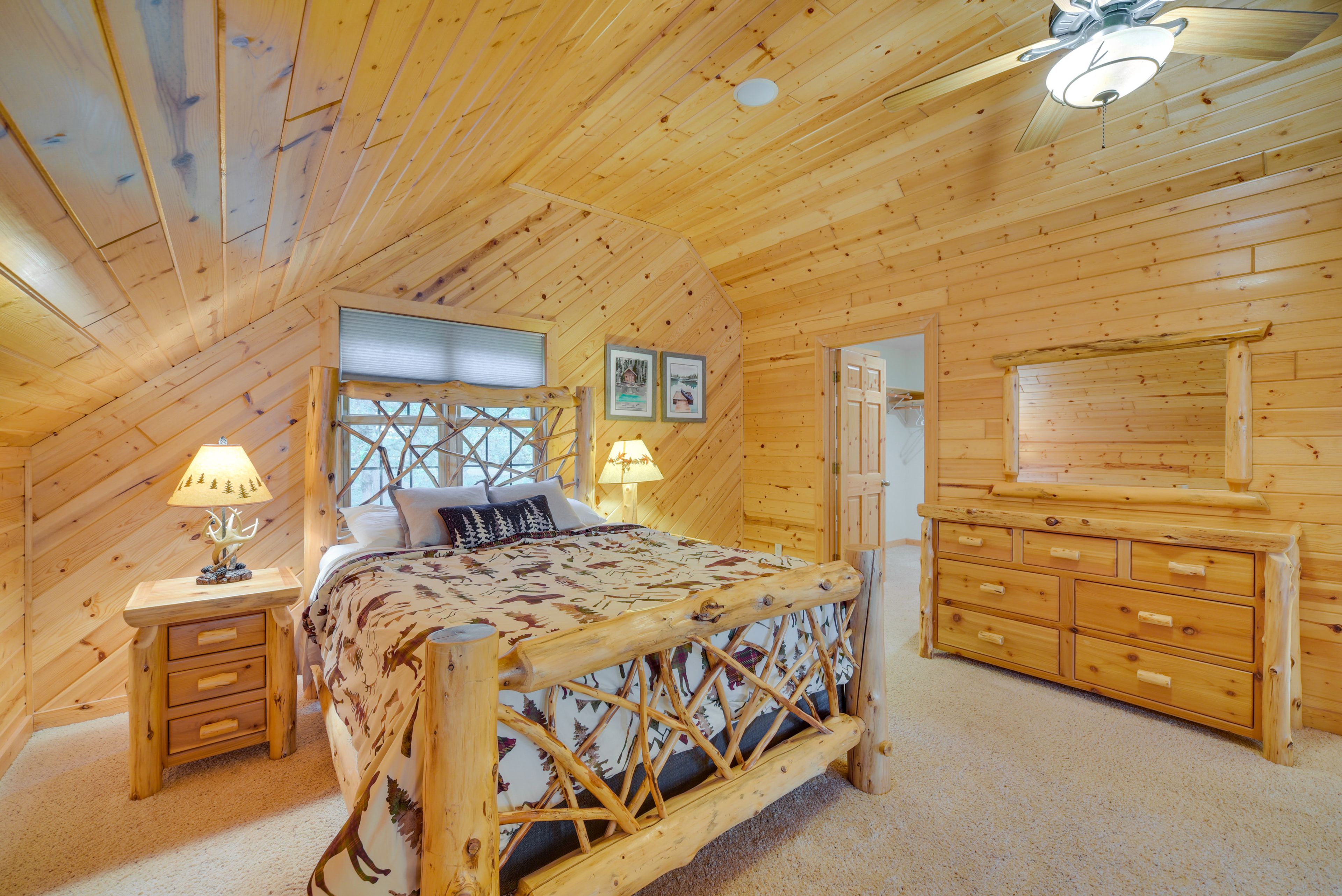 Loft | Queen Bed | En-Suite Bathroom