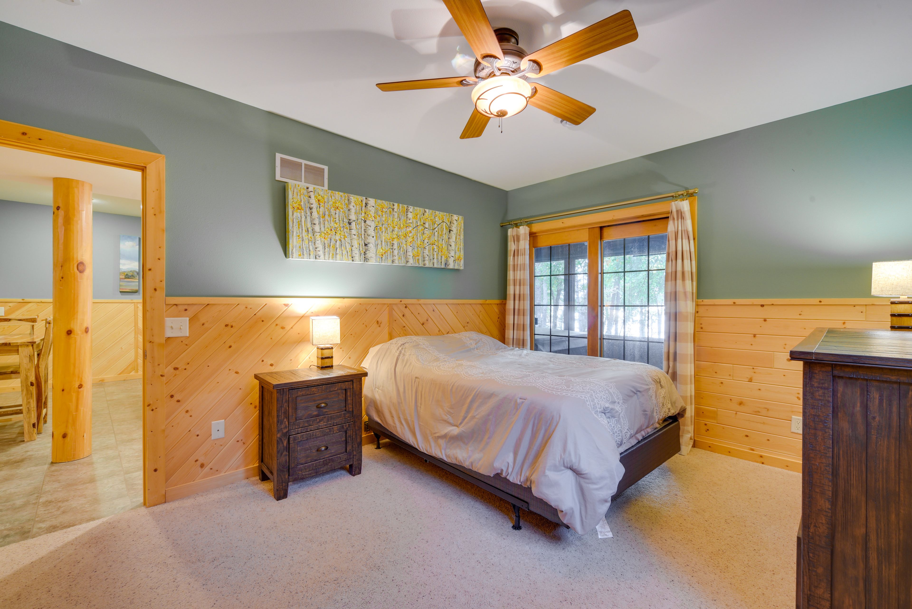 Bedroom 3 | Queen Bed