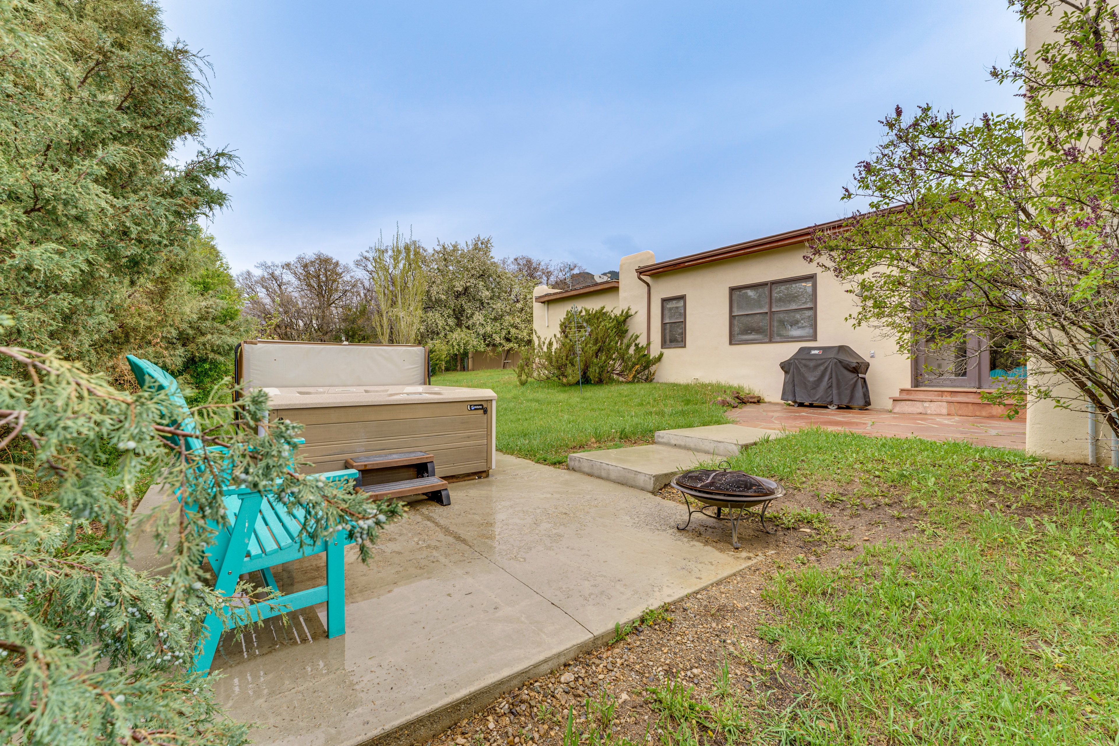 Arroyo Seco Vacation Rental | 3BR | 3BA | Step-Free Access | 2,401 Sq Ft