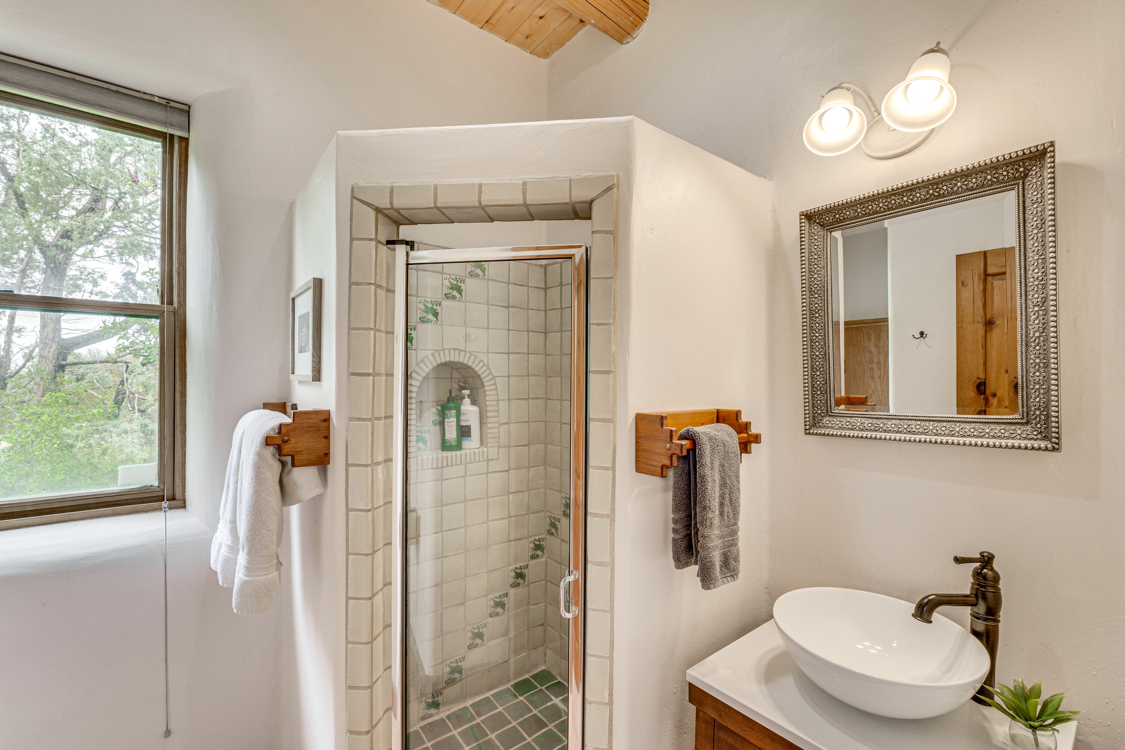 En-Suite Bathroom | Towels Provided
