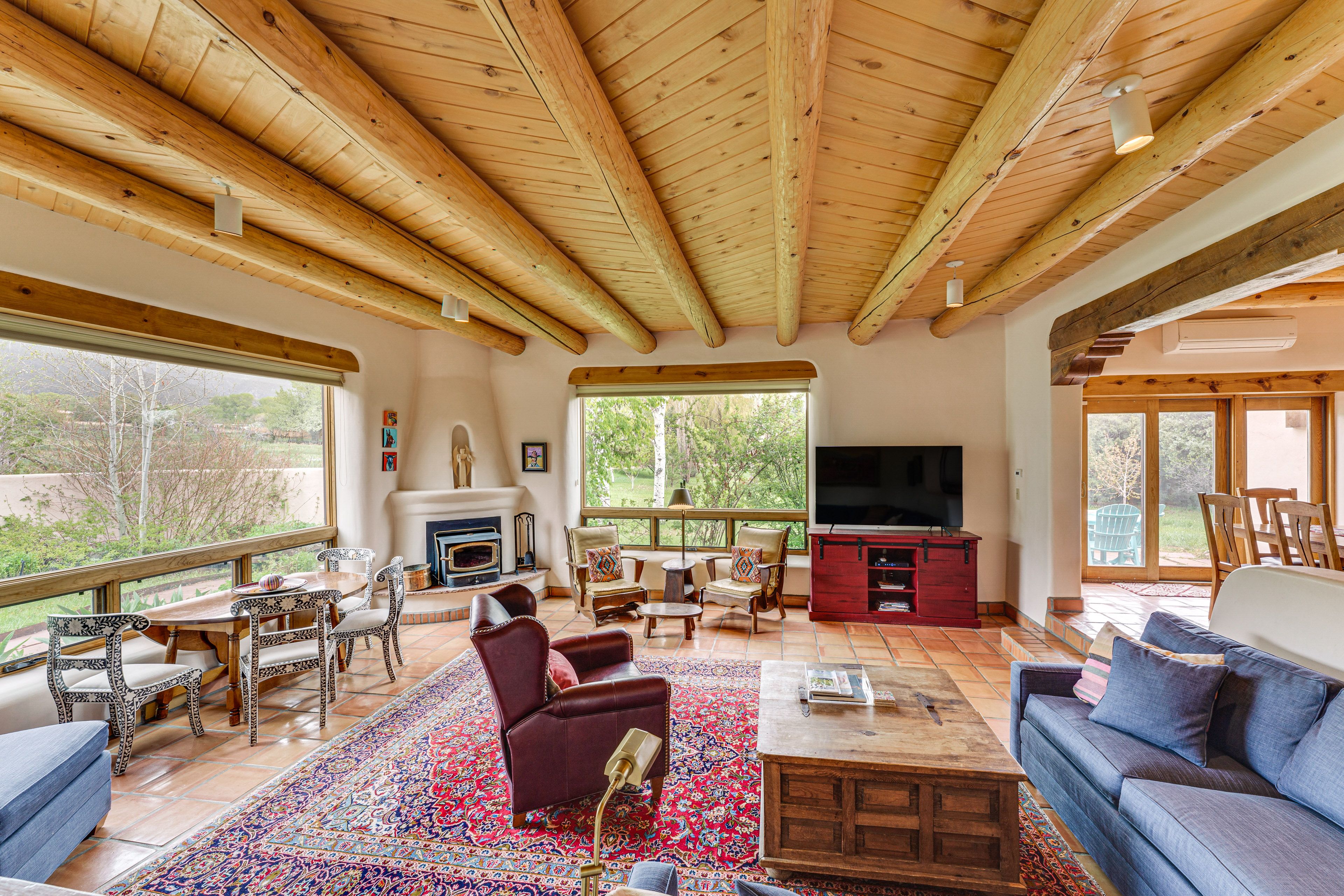 Living Room | Wood-Burning Fireplace | Cable TV | Free WiFi | Heating