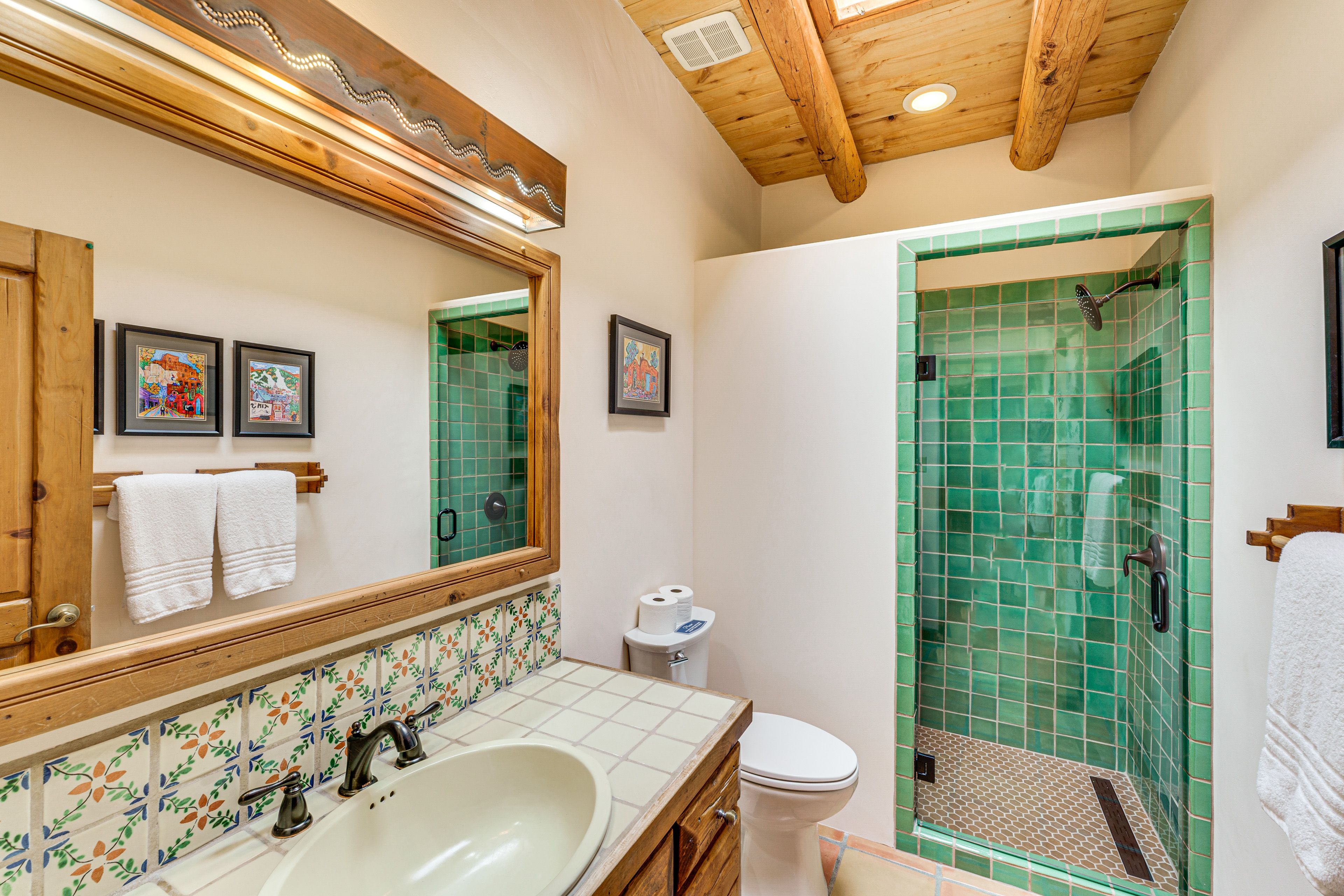 Full Bathroom | Complimentary Toiletries